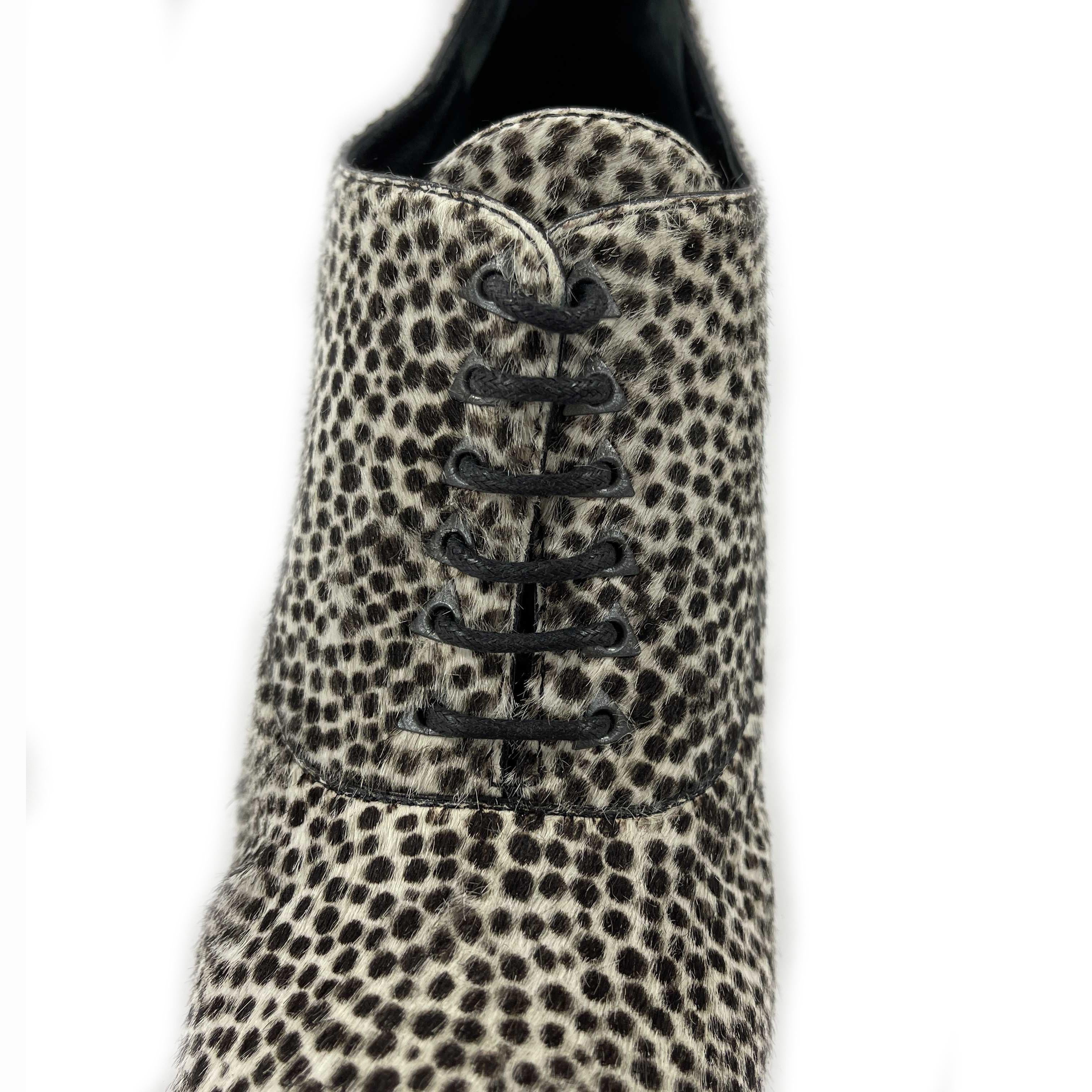 Noir Chaussures à talons compensés à lacets en cuir de veau marron/blanc avec taches Alaia, Taille 37 US 7 en vente