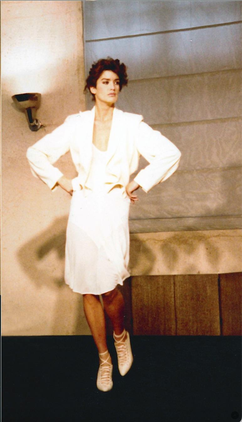 Alaïa Pasarela Primavera Verano 1985 documentada Traje Falda Buttermilk Gris en venta