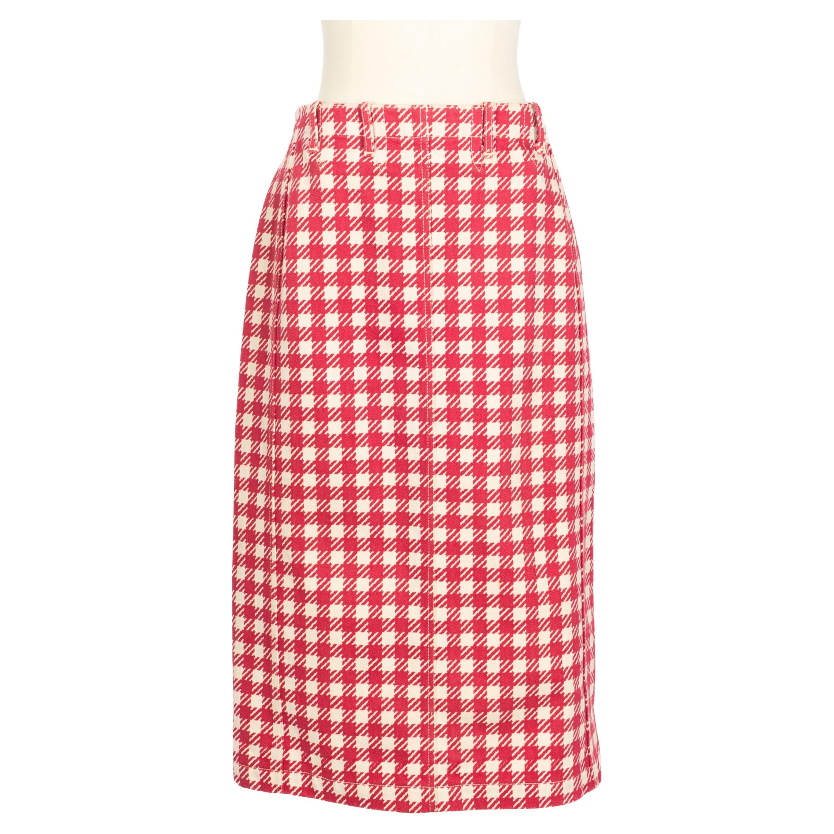 ALAÏA - (Made in France) Gonna a matita in cotone rosa e bianco. Taglia 38FR. Collezione 'Tati' primavera-estate 1991 sotto la direzione artistica di Azzedine Alaïa.

Condizioni:
Ottime condizioni

Dimensioni:
Vita: 39 cm - Fianchi: 46 cm -