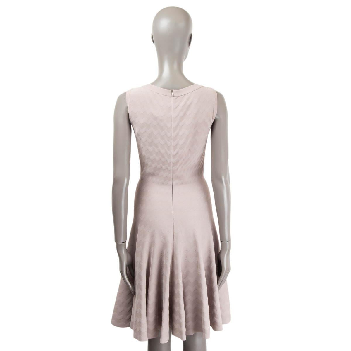 Women's ALAIA taupe viscose SLEEVELESS ZIGZAG JACQUARD KNIT Dress 42 L For Sale