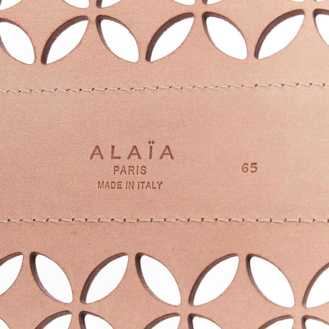 ALAIA  Ceinture large corset en cuir nude à découpe laser 65cm en vente 3