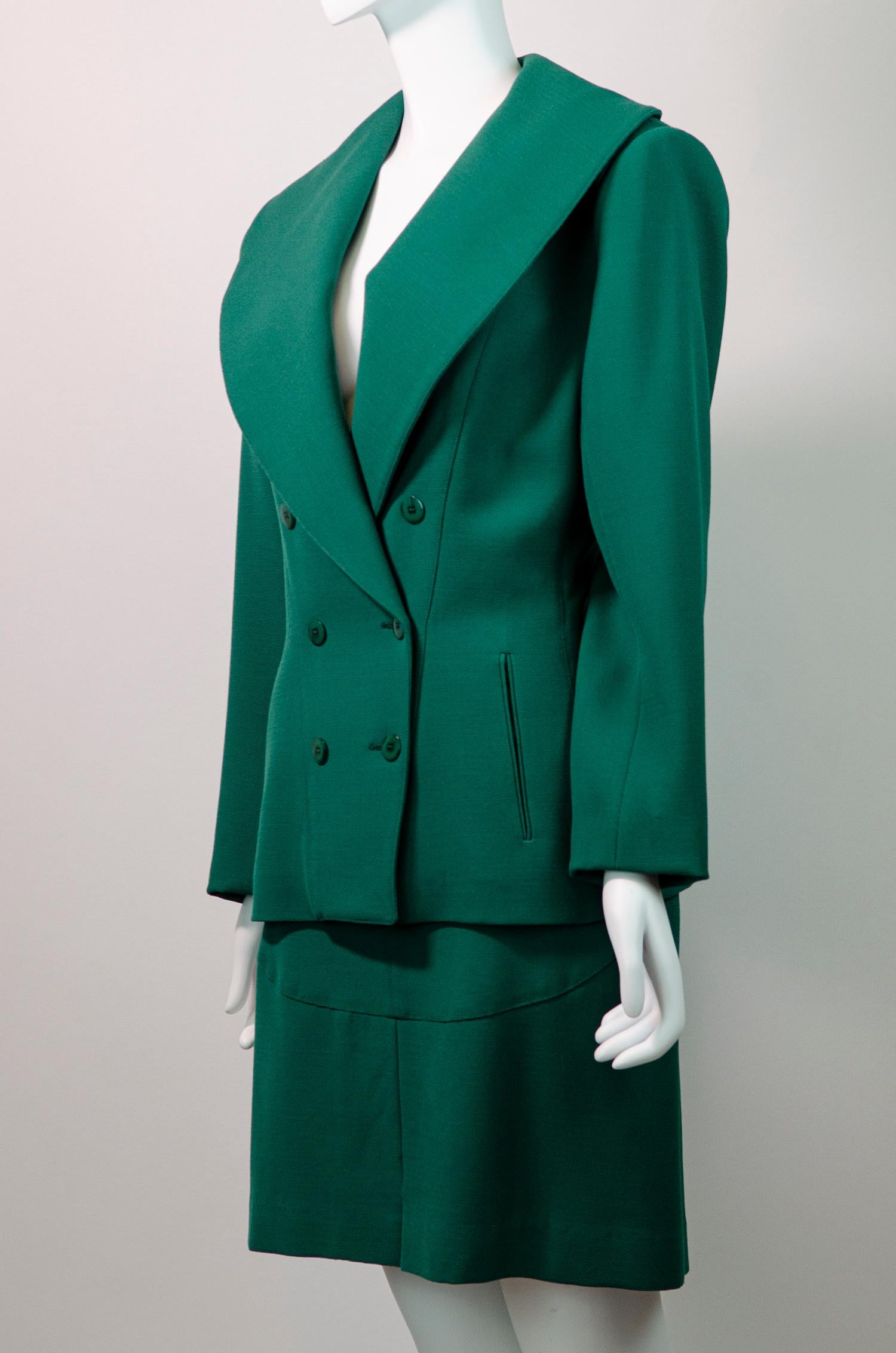 Vintage Azzedine Alaïa tailored two piece suit in the most beautiful emerald green colour <3

Beautifully tailored vintage Alaïa skirt-suit made from a green wool. This suit features a deep V neckline, large shall collar, nipped tailored waist, and