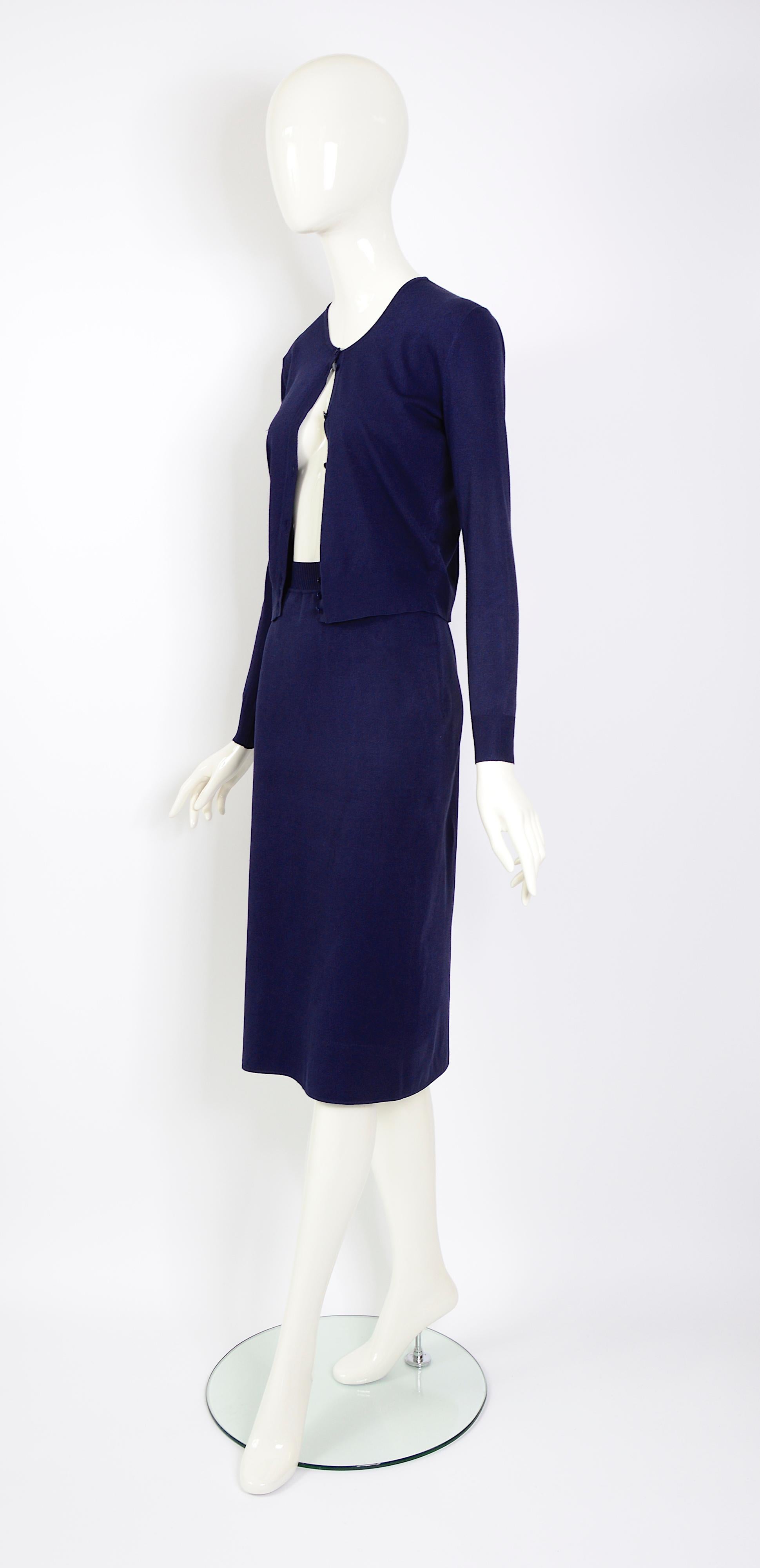 Alaia vintage 1990s midnight blue viscose mix stretch cardigan & skirt set. In Excellent Condition For Sale In Antwerp, BE