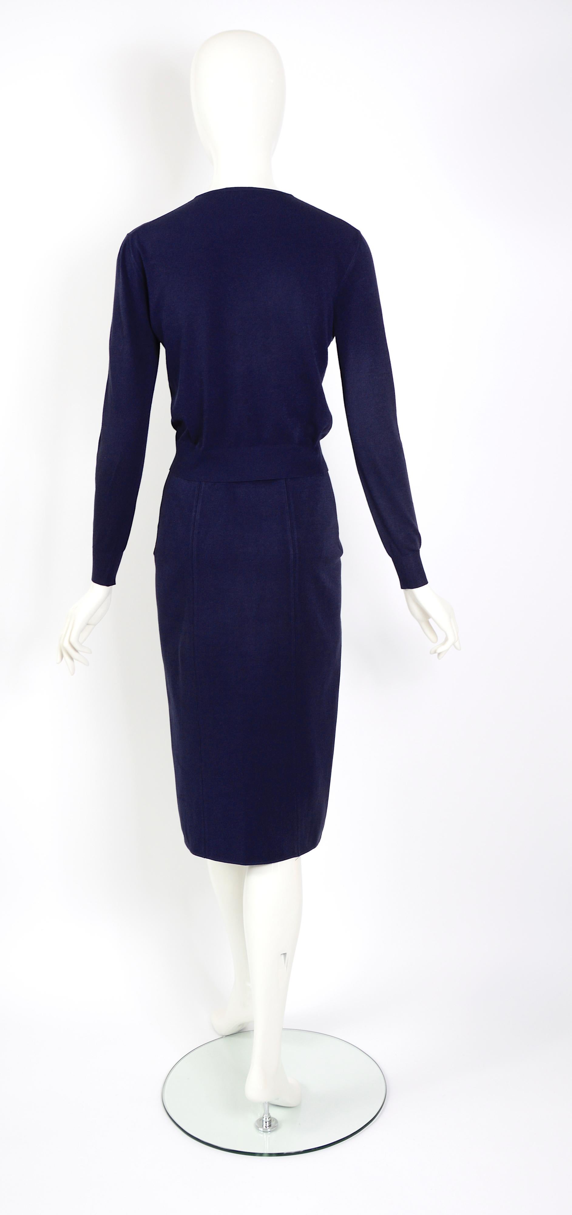 Alaia vintage 1990s midnight blue viscose mix stretch cardigan & skirt set. For Sale 1