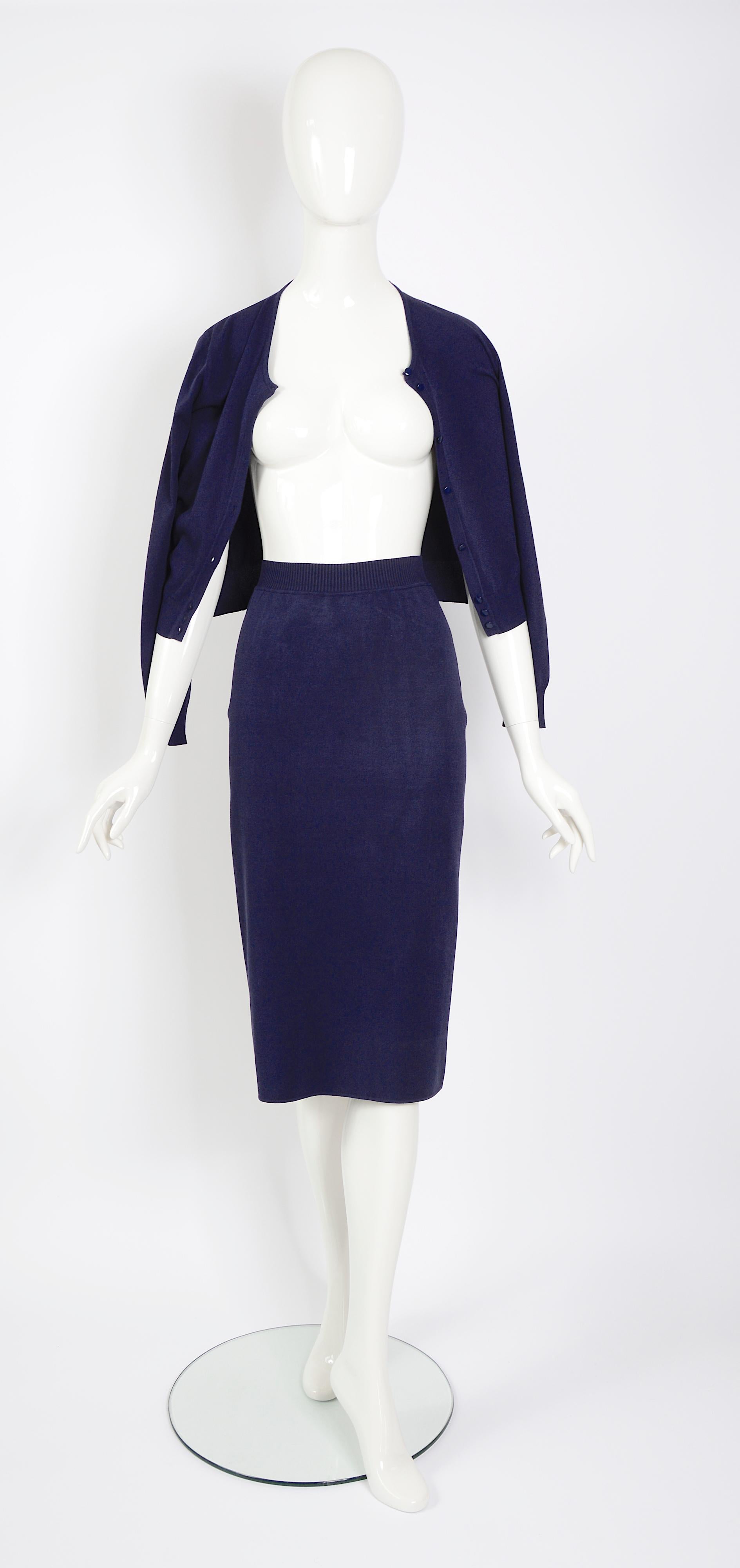 Alaia vintage 1990s midnight blue viscose mix stretch cardigan & skirt set. For Sale 2