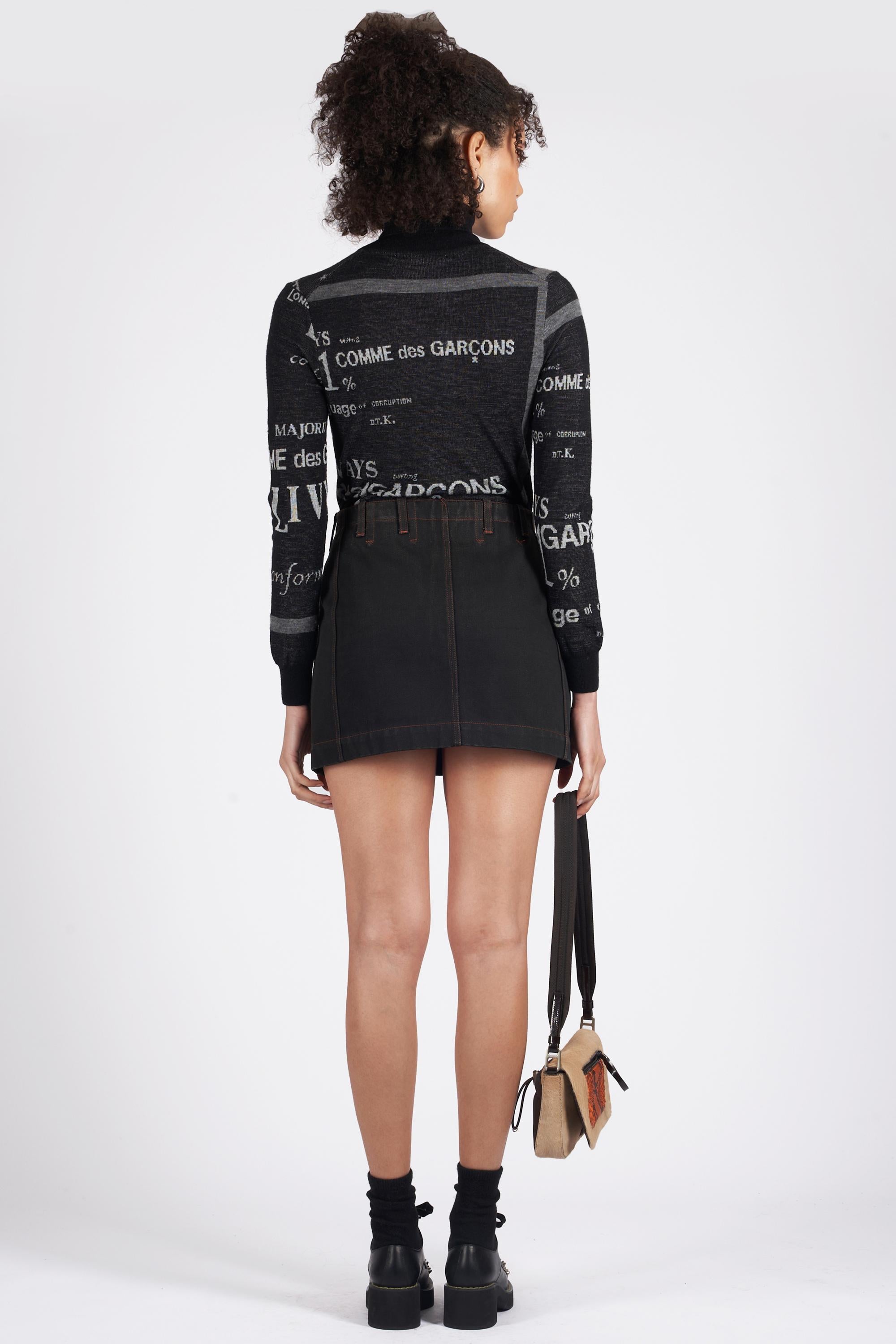 Alaia Vintage 1992 Laufsteg Schnür-Minirock aus Denim im Zustand „Hervorragend“ im Angebot in London, GB