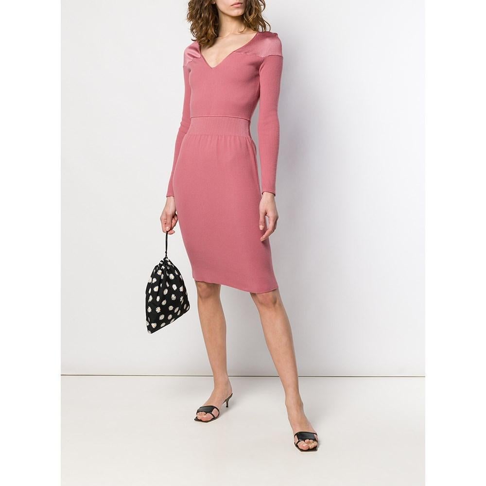 Alaïa antique pink wool midi 2000s dress with long sleeves, round neckline and narrow waist. Elasticated fit.

Size: 42 IT

Flat measurements
Height: 102 cm
Bust: 38 cm
Sleeves: 53 cm
Shoulders: 42 cm

Product code: A8249

Composition: Wool -
