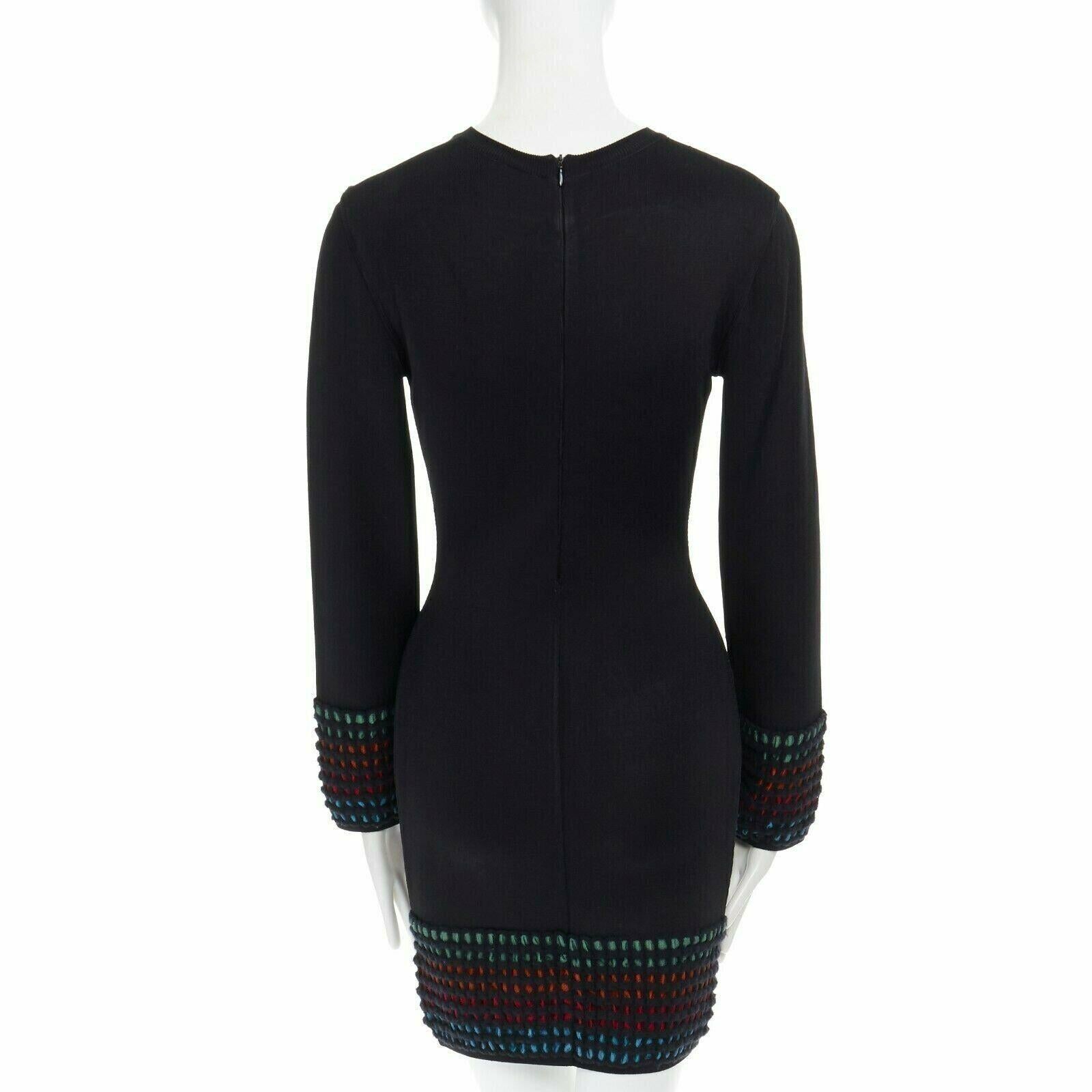 Alaïa - Robe moulante noire vintage à ourlet en crochet multicolore, taille US 4 en vente 1