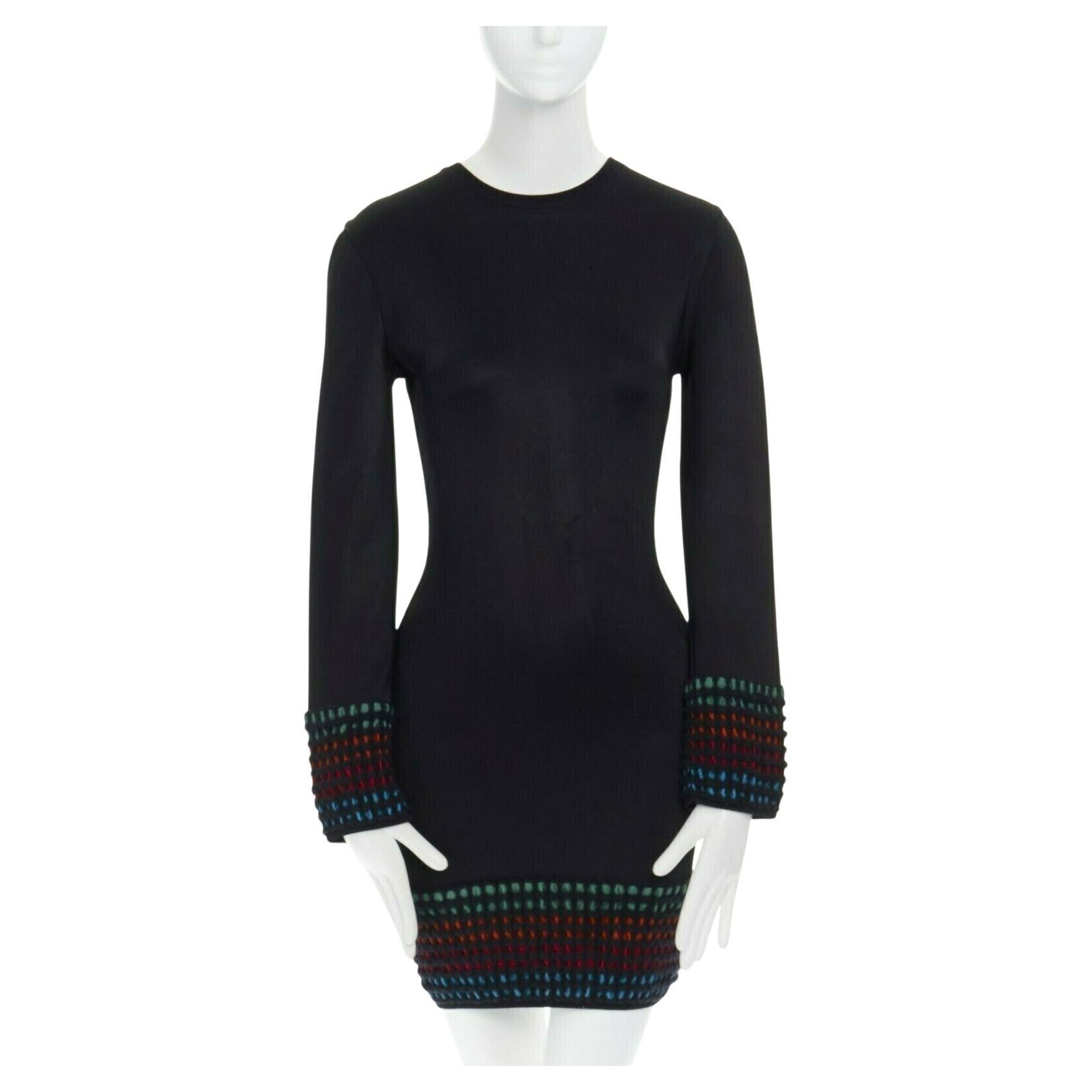 Alaïa - Robe moulante noire vintage à ourlet en crochet multicolore, taille US 4 en vente