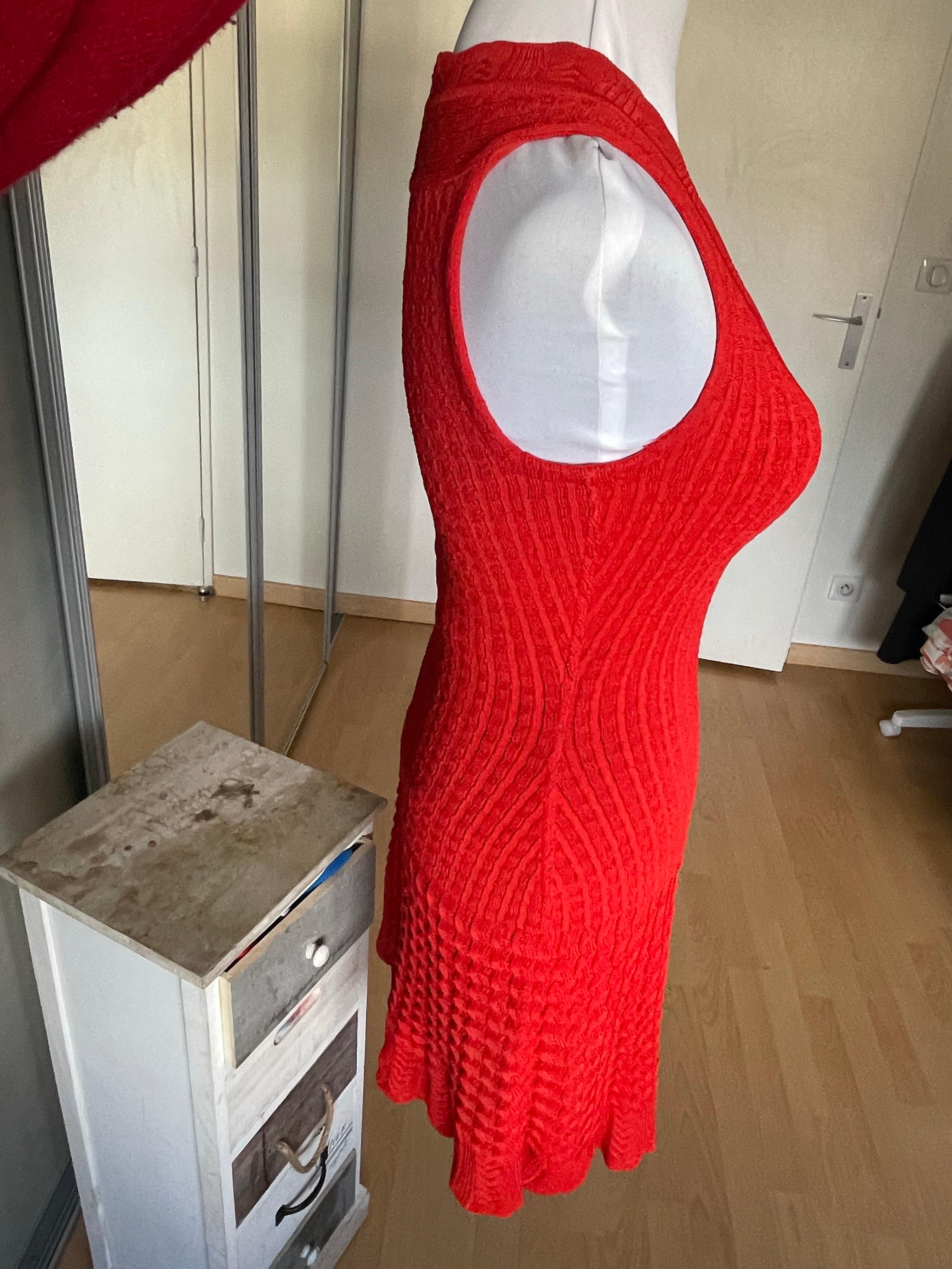 ALAIA Vintage rotes Kleid integrierter Body im Angebot 1