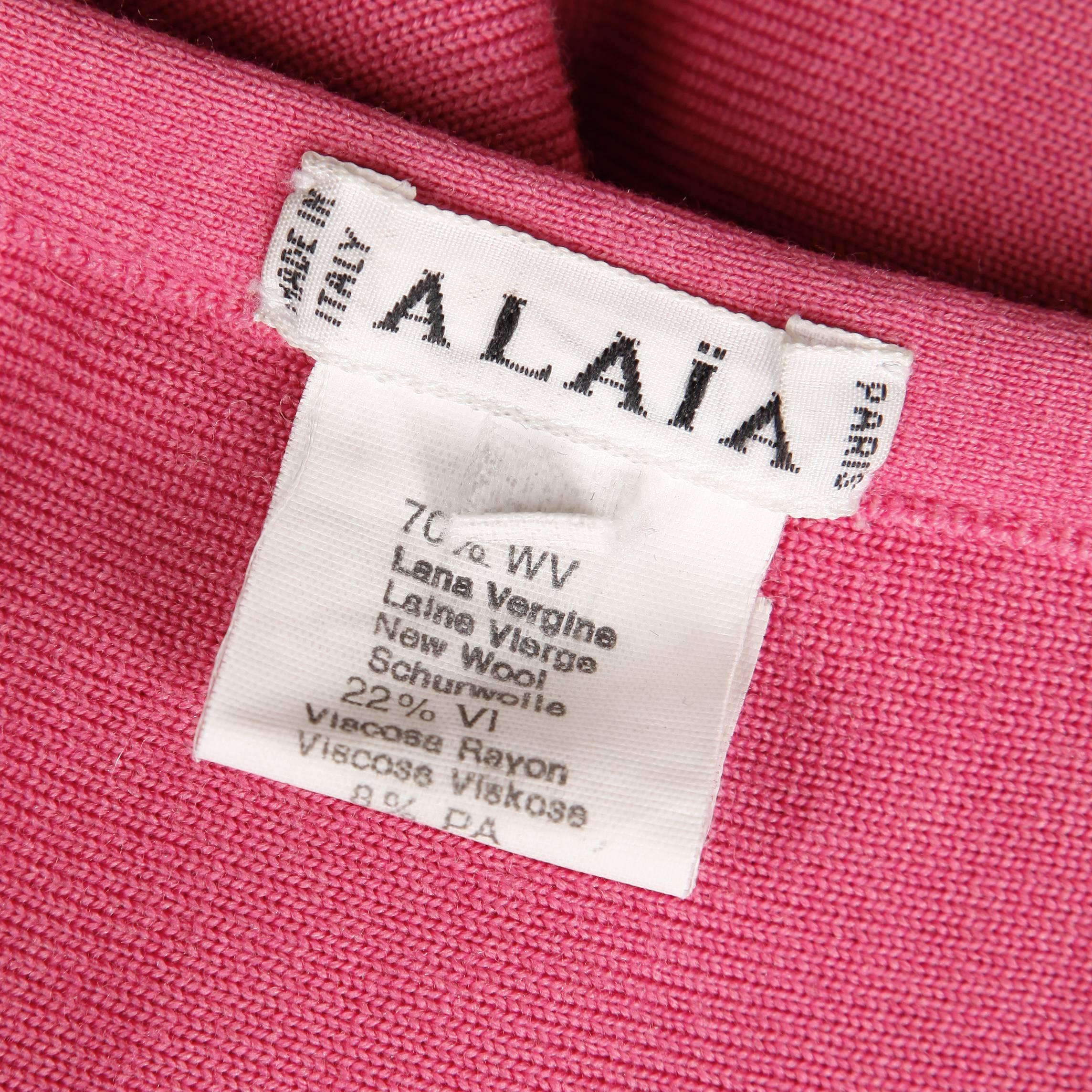 Incroyable jupe vintage Alaia en deux tons de rose ! Détail plissé avec couture à la main sur l'envers du tricot. Fermeture à crochet sur le devant. Non doublé. Le tissu contient 70 % de laine, 22 % de rayonne et 8 % de nylon. La taille marquée est