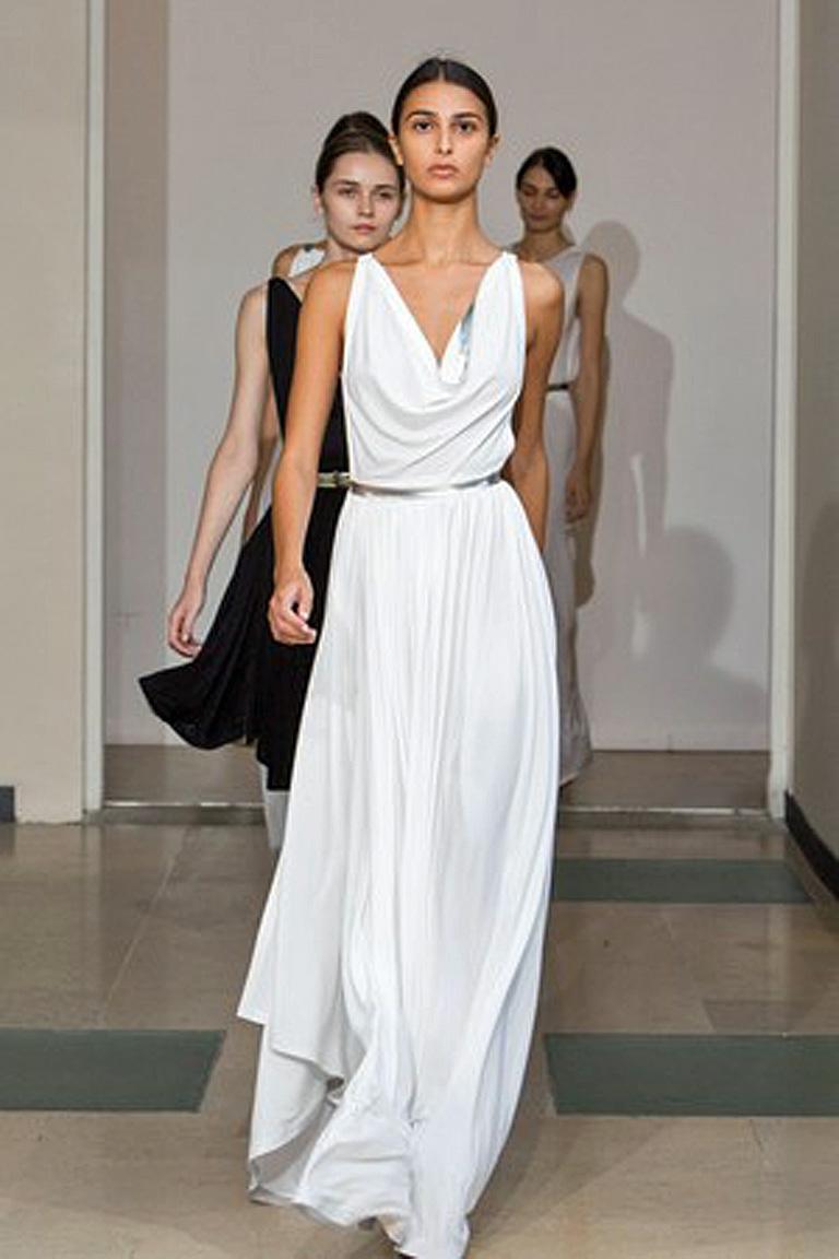 Alaia Vionnet-Inspired Grecian Goddess Dress Robe. Nouveau en vente 3