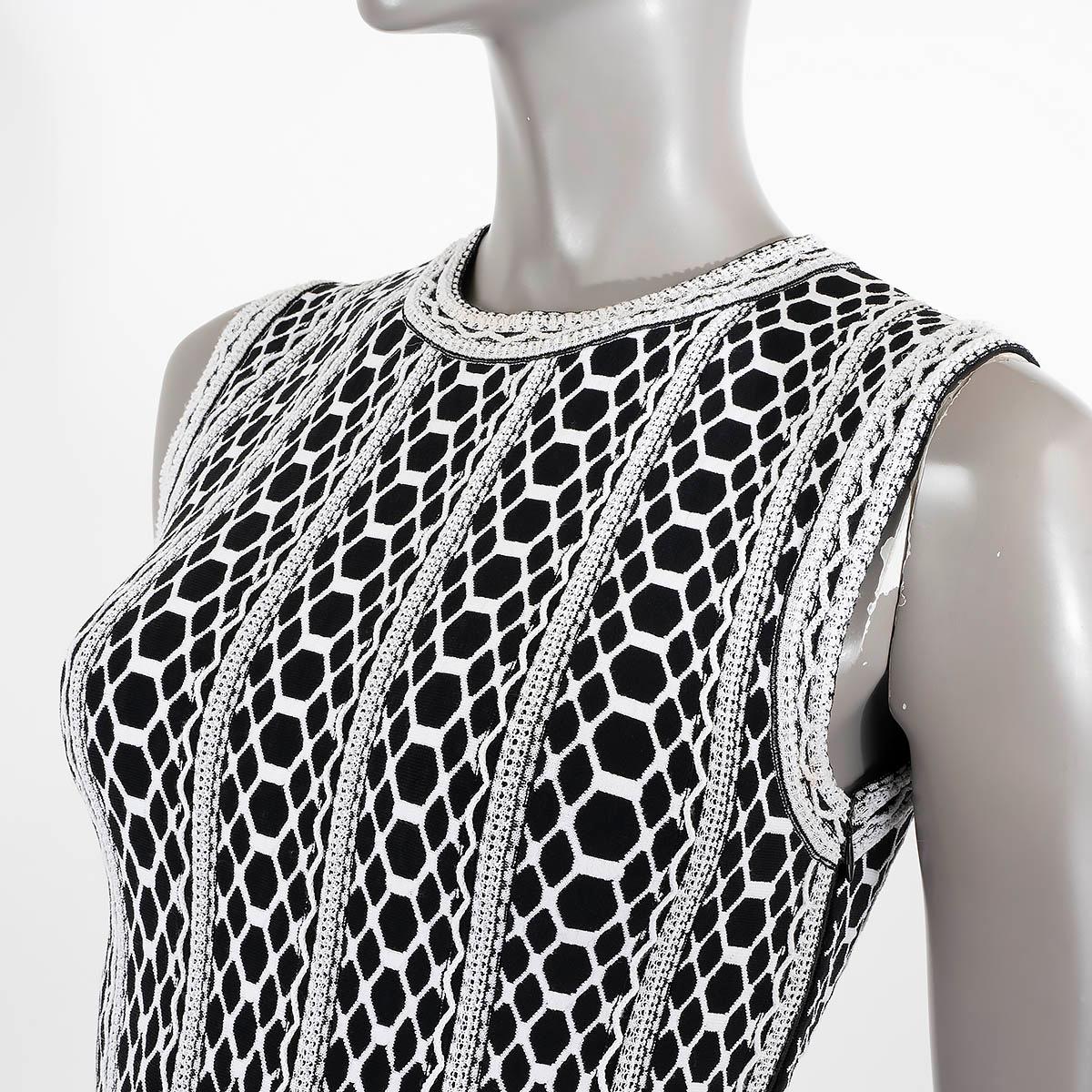 ALAIA - Robe en tricot PYTHON-JACQUARD de viscose blanche et noire 36 XS en vente 1