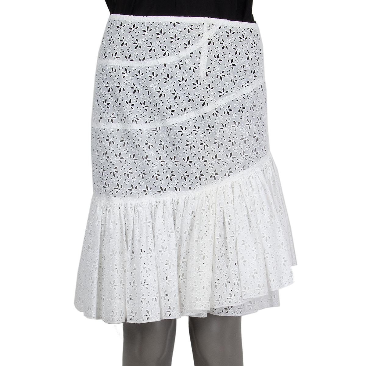 Alaïa ruched broderie anglaise skirt in white cotton (100%). Opens with 8 push-buttons in the back. Has been worn and is in excellent condition. 

Tag Size 40
Size M
Waist 72cm (28.1in)
Hips 92cm (35.9in)
Length 52cm (20.3in)