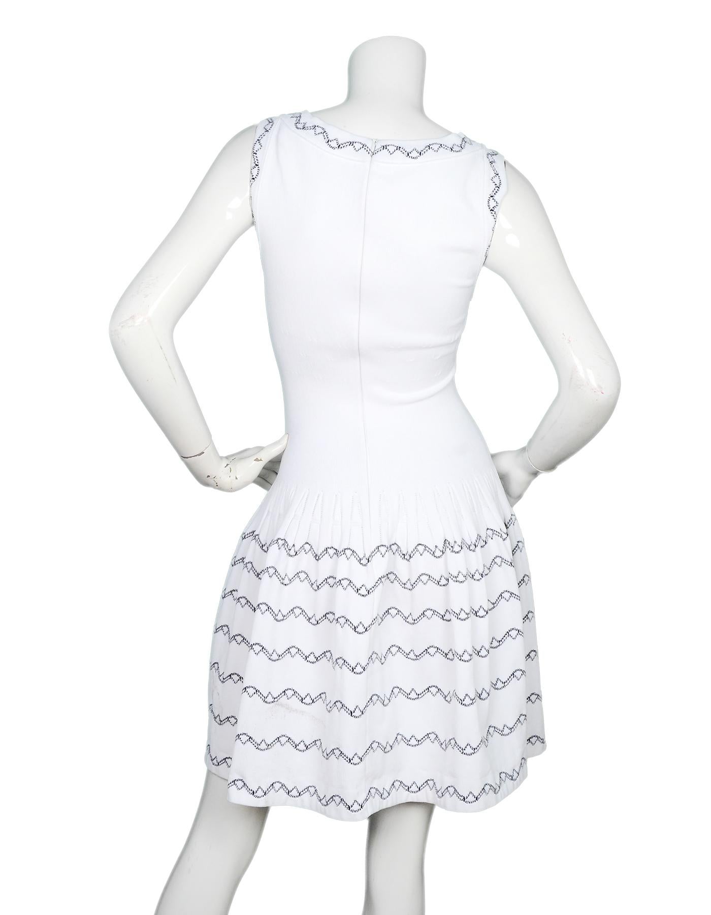 Alaia Weiß Fit & Flare ärmelloses Kleid mit schwarzer Stickerei Gr. 40 (Grau) im Angebot