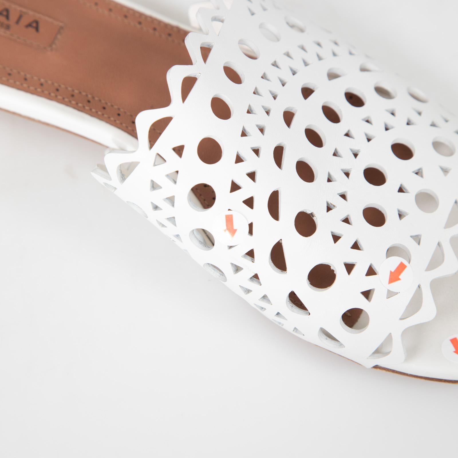 Alaïa Sandales en cuir blanc Lasercut Taille IT 37 en vente 5