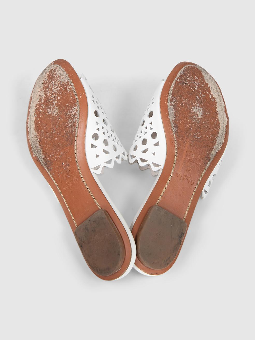 Alaïa Sandales en cuir blanc Lasercut Taille IT 37 Bon état - En vente à London, GB