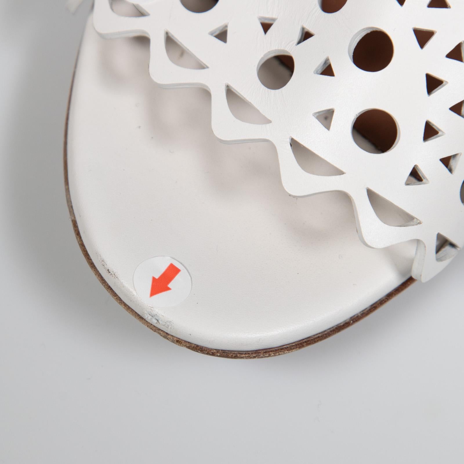 Alaïa Sandales en cuir blanc Lasercut Taille IT 37 en vente 3