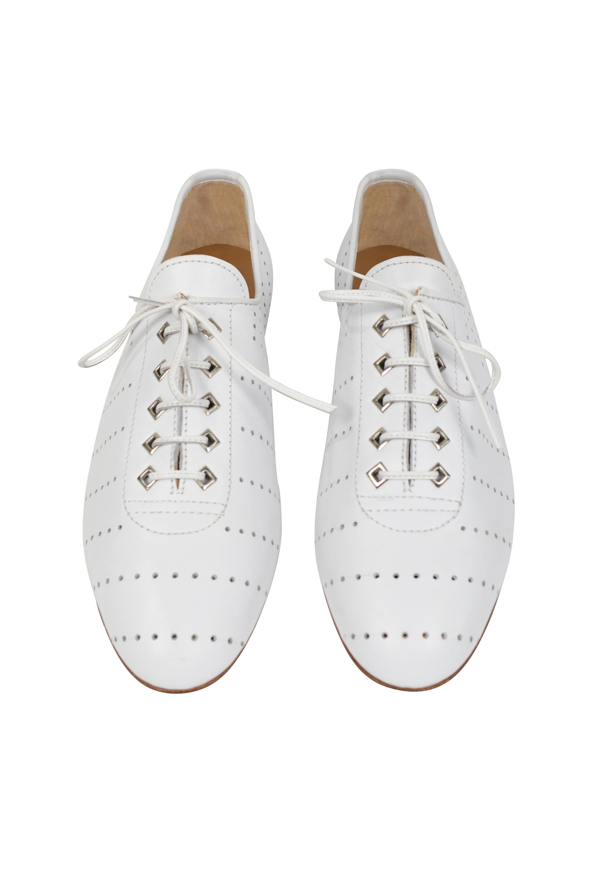 Gray Alaia White Leather Perforated Brogue Oxford Shoes 80S-90S For Sale
