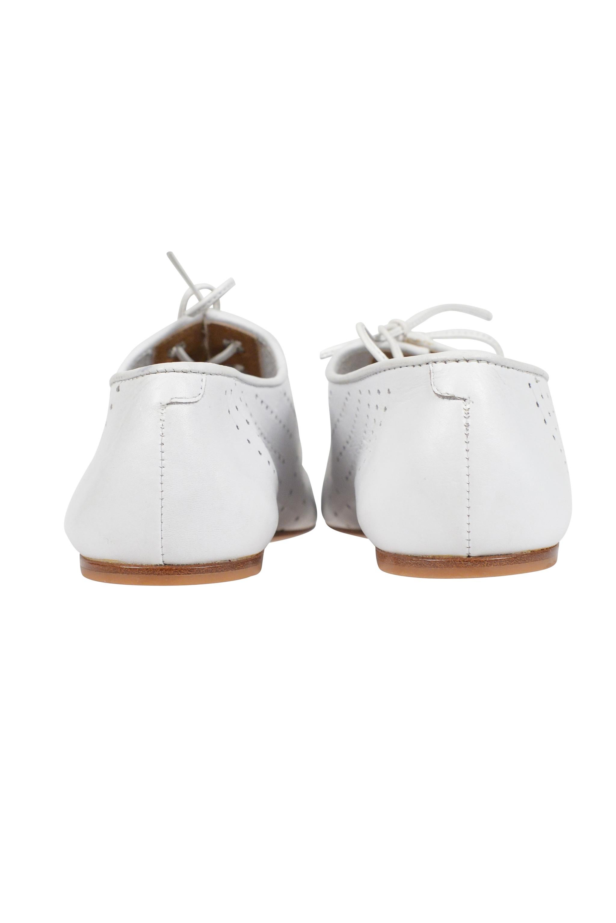 Alaia Perforierte Brogue Oxford-Schuhe aus weißem Leder 80er-90er Jahre Damen im Angebot