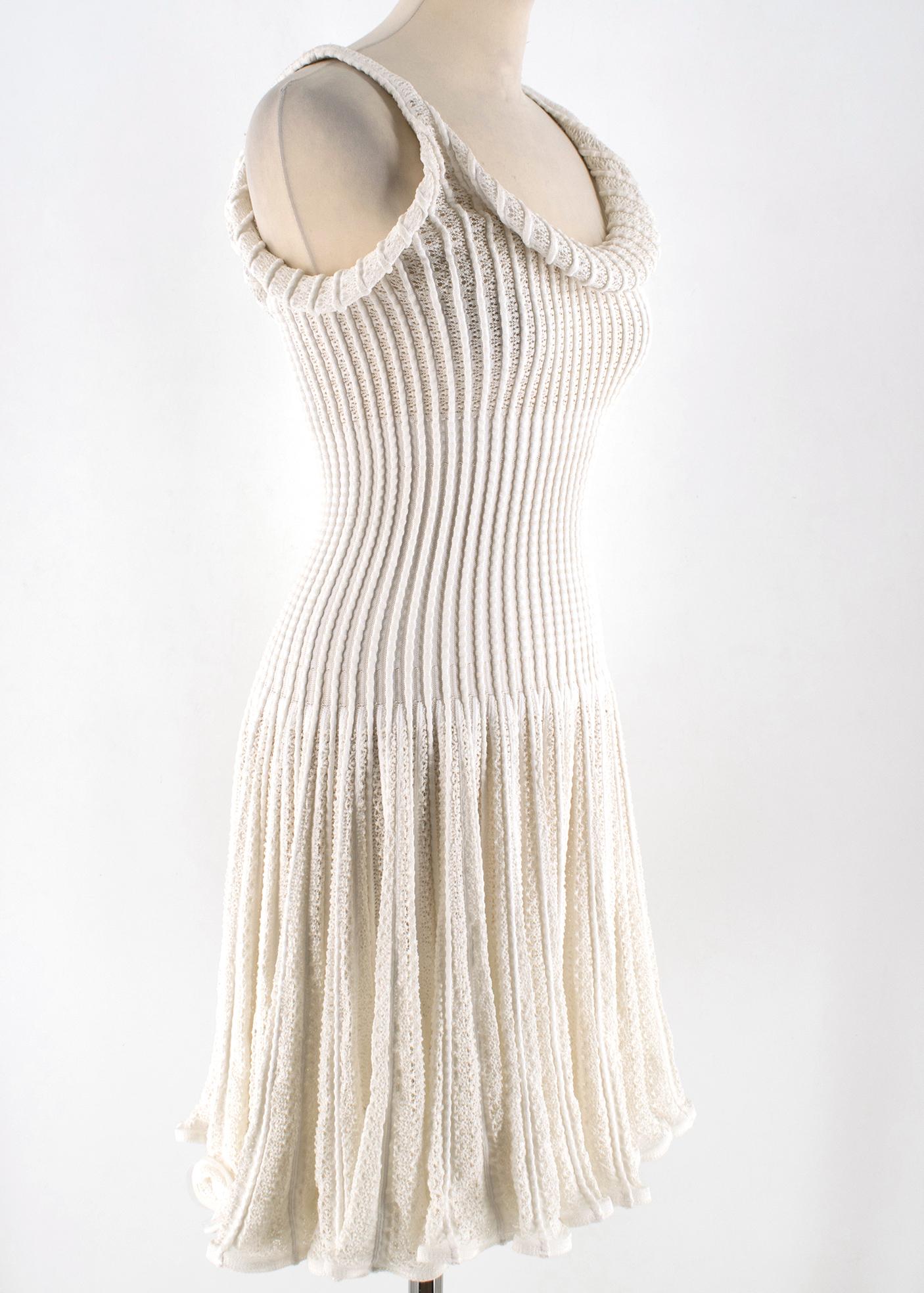 Stunning white ribbed knit dress in broderie anglaise. Bodycon upper fit with a flared skirt. RRP £2180.00

- Weighted knit
- Invisible rear zip closure
- Made in Italy
- 50% Cotton, 25% Viscose, 25% Polyamide


Please note, these items are