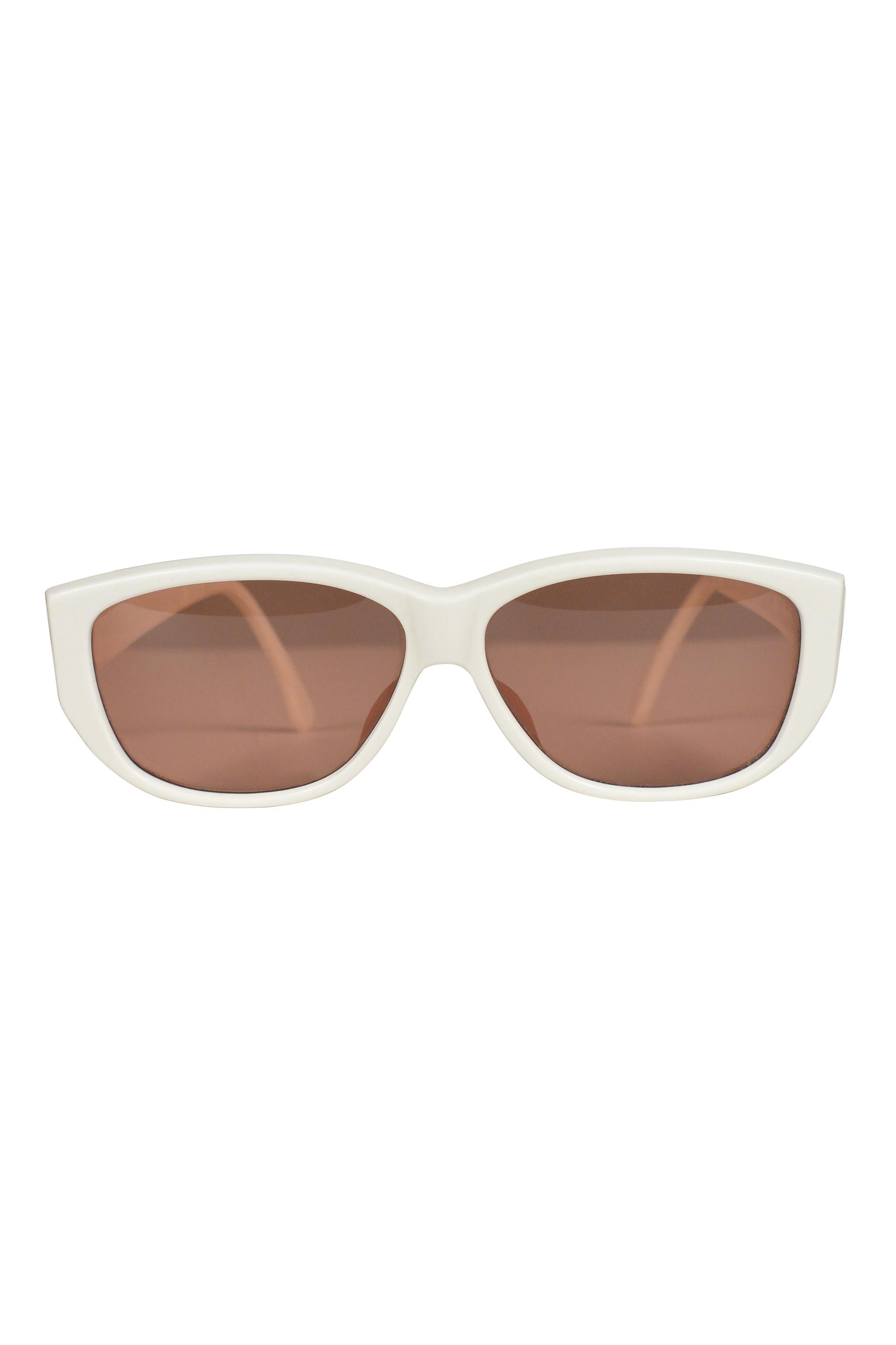 Alaia White Sunglasses With Peach Tinted Lenses In Good Condition For Sale In Los Angeles, CA