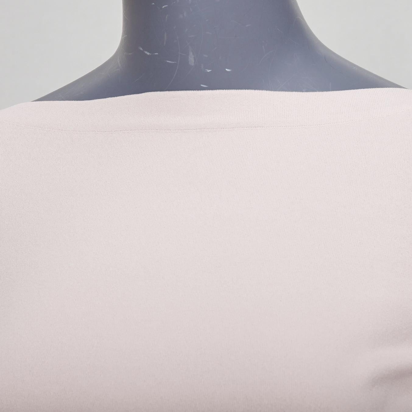 ALAIA jersey blanco en mezcla de viscosa con mangas recortadas y cuello barco FR36 S
Referencia: SNKO/A00567
Marca: Alaia
Material: Viscosa, mezcla
Color: Blanco
Patrón: Sólido
Cierre: Pullover
Fabricado en: Italia

CONDICIÓN:
Estado: Muy bueno,