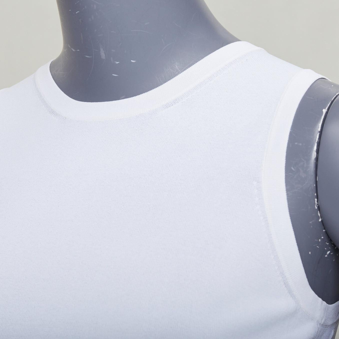 ALAIA chaleco blanco sin mangas, mezcla de viscosa, cuello redondo y bajo de canalé FR36 S
Referencia: SNKO/A00566
Marca: Alaia
Material: Viscosa, mezcla
Color: Blanco
Patrón: Sólido
Cierre: Pullover
Fabricado en: Italia

CONDICIÓN:
Estado: