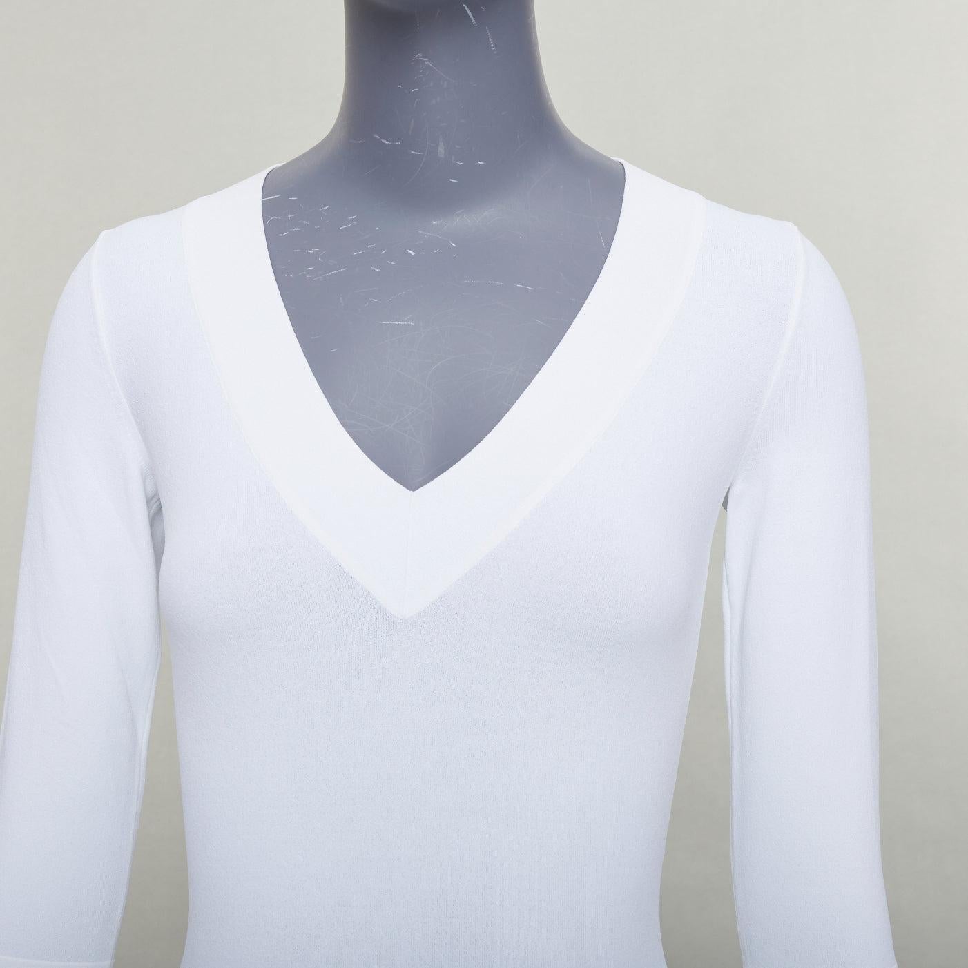 ALAIA top blanco con cuello en pico y mangas 3/4 en mezcla de viscosa FR36 S
Referencia: SNKO/A00565
Marca: Alaia
Diseñador: Azzedine Alaia
Material: Viscosa, mezcla
Color: Blanco
Patrón: Sólido
Cierre: Botones a presión
Detalles adicionales: