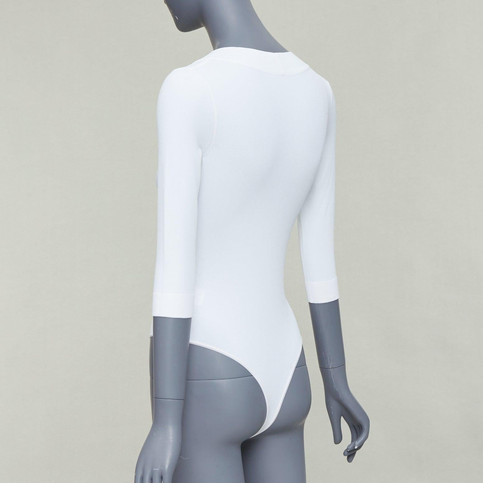 ALAIA top blanco con cuello en pico y mangas 3/4 en mezcla de viscosa FR36 S en venta 1