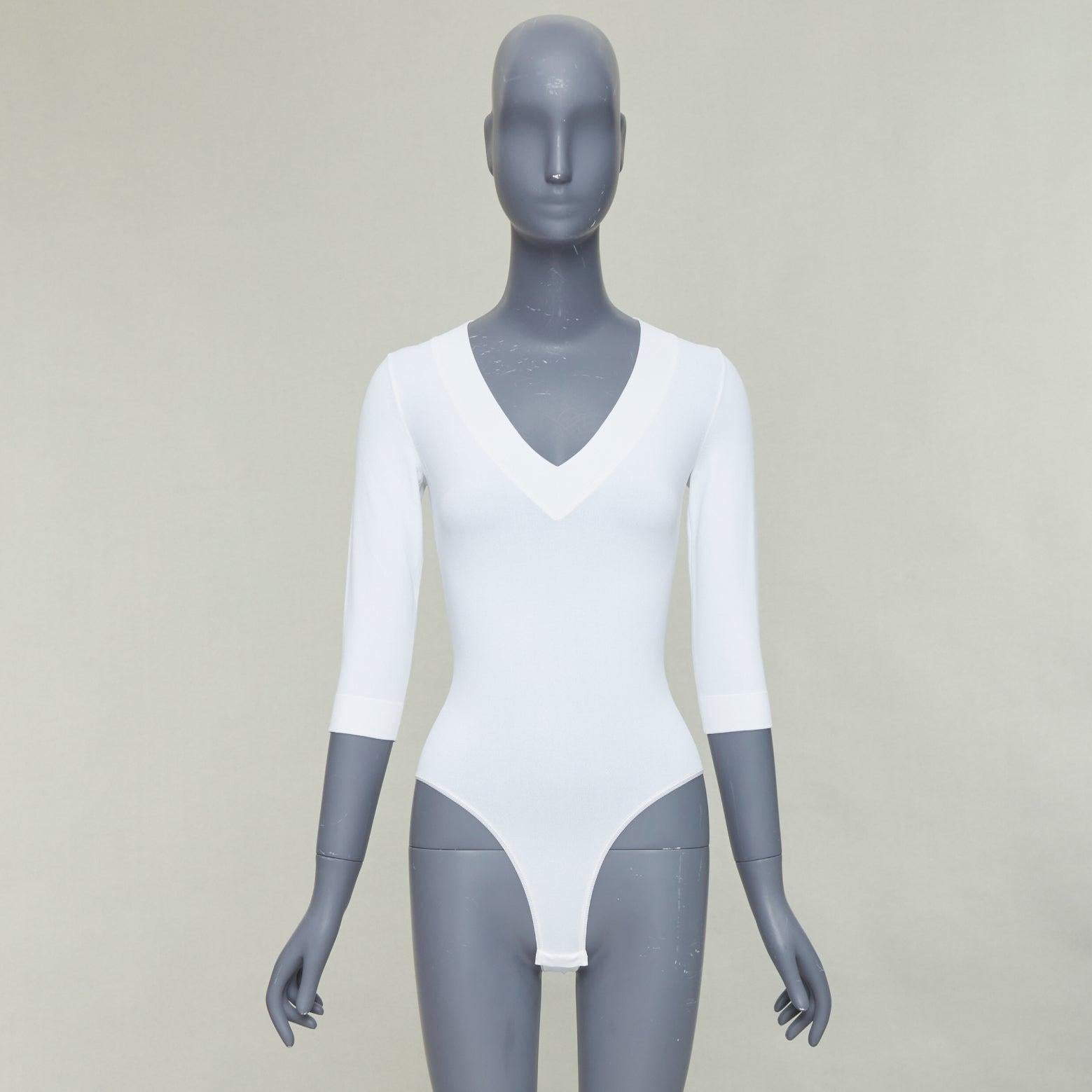 ALAIA top blanco con cuello en pico y mangas 3/4 en mezcla de viscosa FR36 S en venta 4