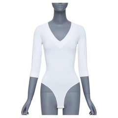 ALAIA top blanco con cuello en pico y mangas 3/4 en mezcla de viscosa FR36 S