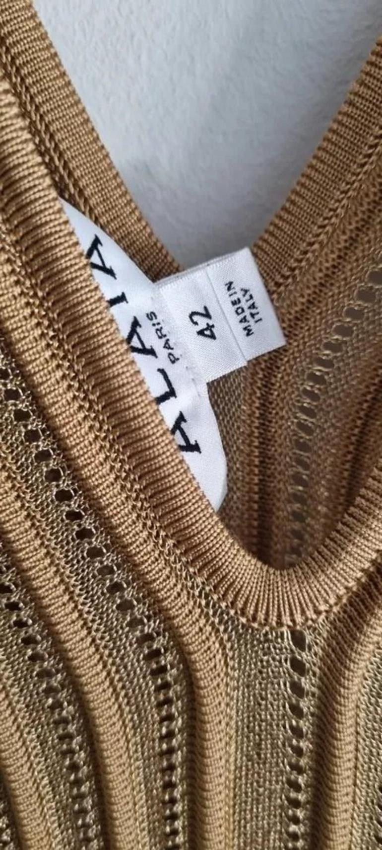 Alaia Damen Fit & Flare 3D Transparentes Kleid aus geripptem Lurex mit V-Ausschnitt und goldenem Maxi Größe 42 im Angebot 8