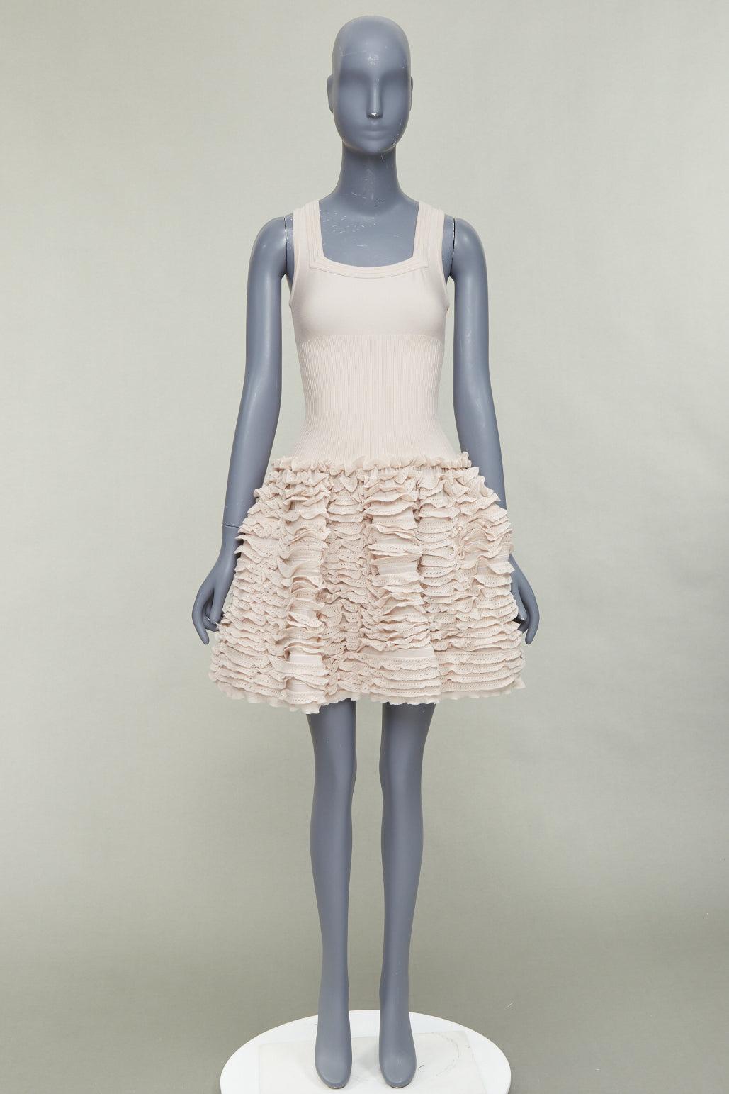 ALAIA - Robe de cocktail en laine mélangée à encolure carrée et à jupe volantée extensible FR36 S en vente 4