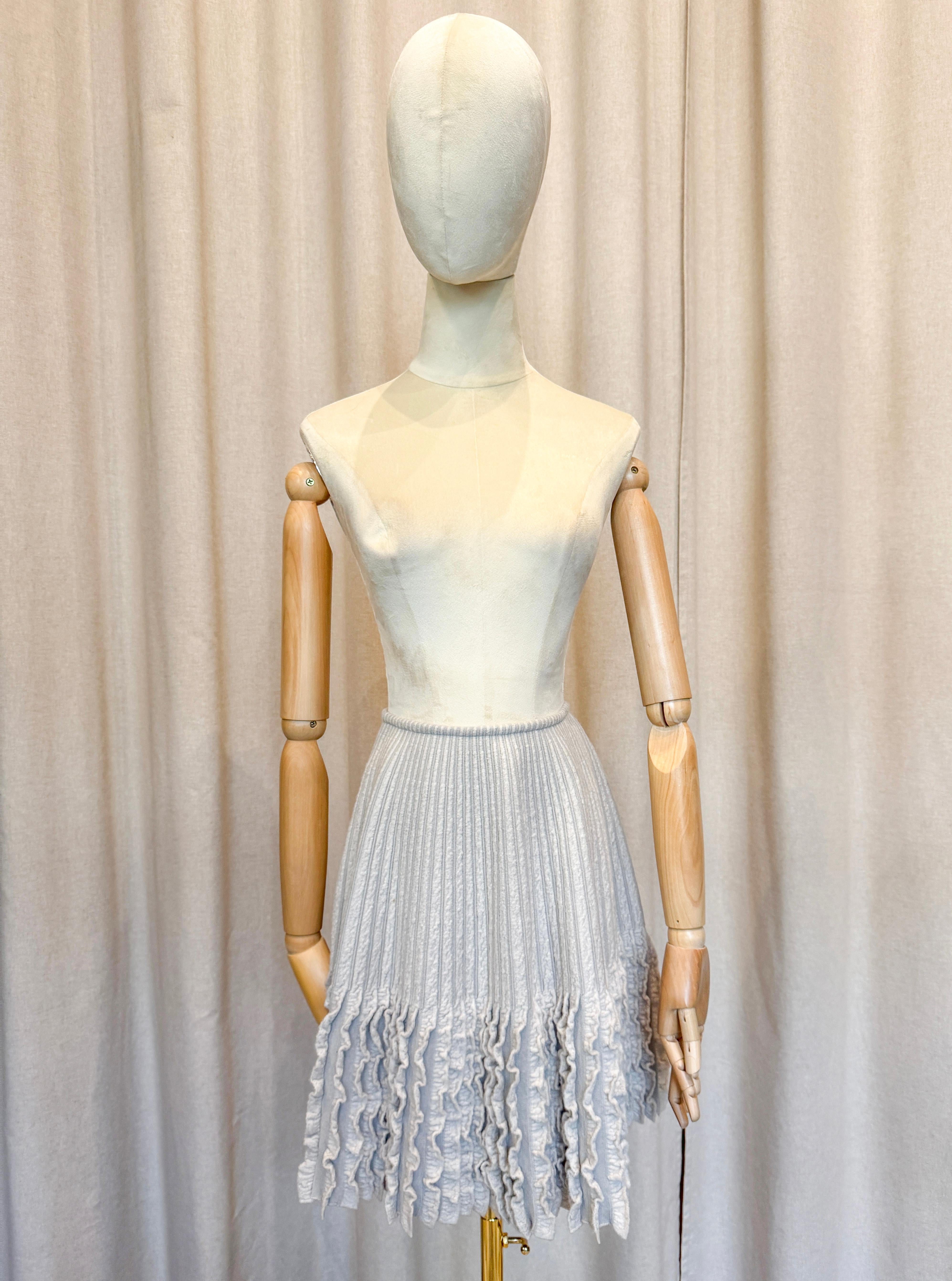 Grigio Gonna a pieghe in lana di Alaia in vendita