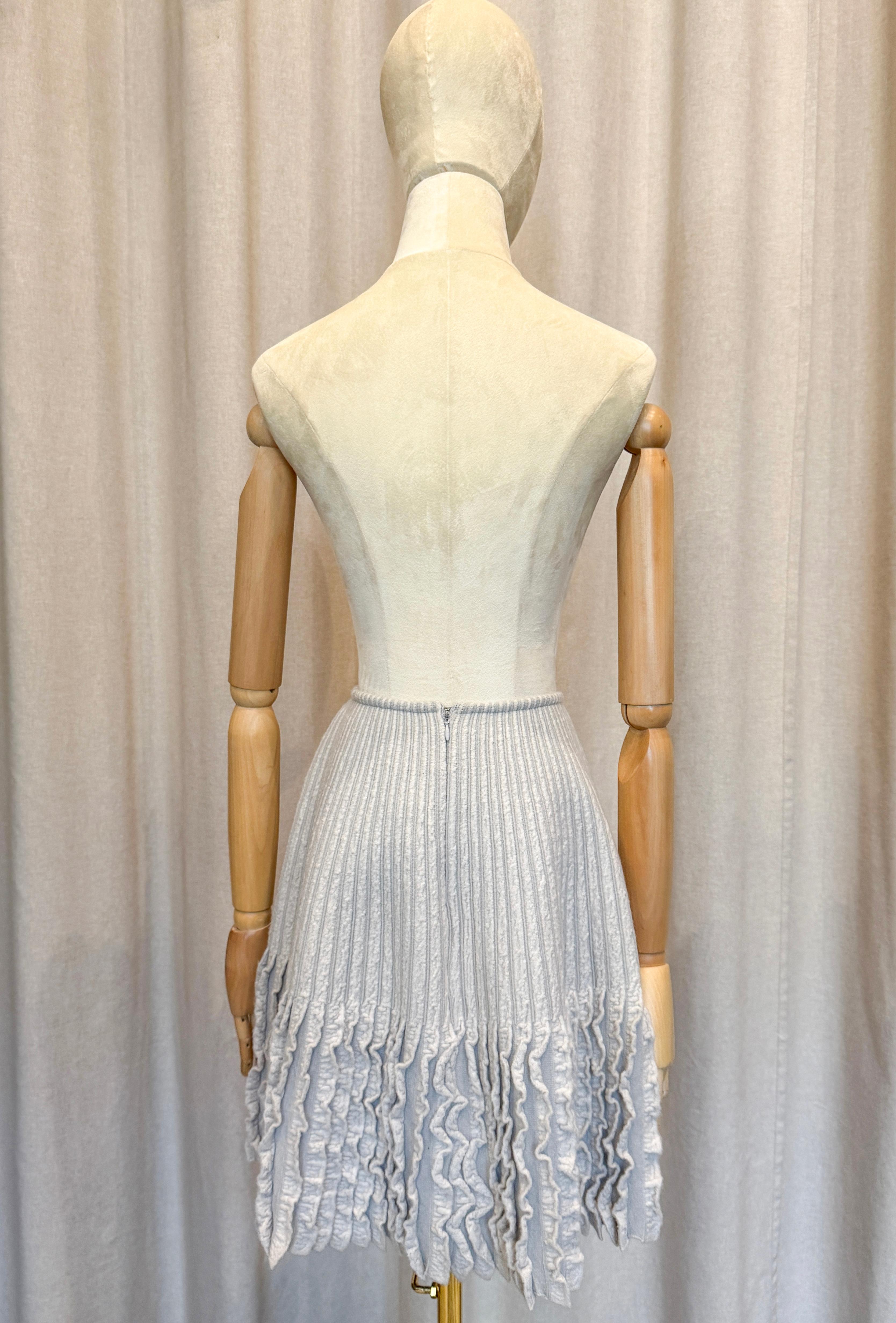 Donna Gonna a pieghe in lana di Alaia in vendita