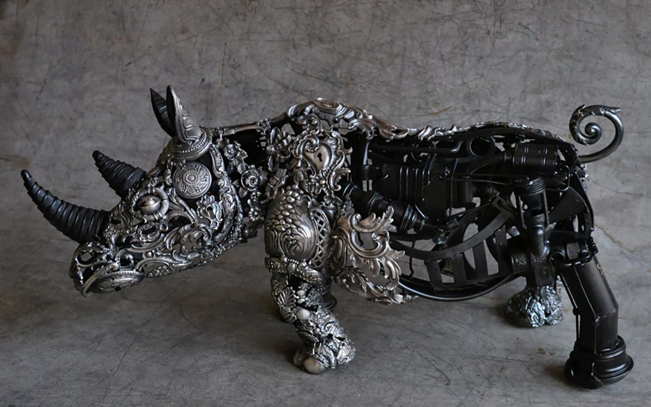 Rhino Ex-Machina - Rhinoceros Bronzeskulptur - Einzigartiges Stück – Sculpture von Alain BELLINO