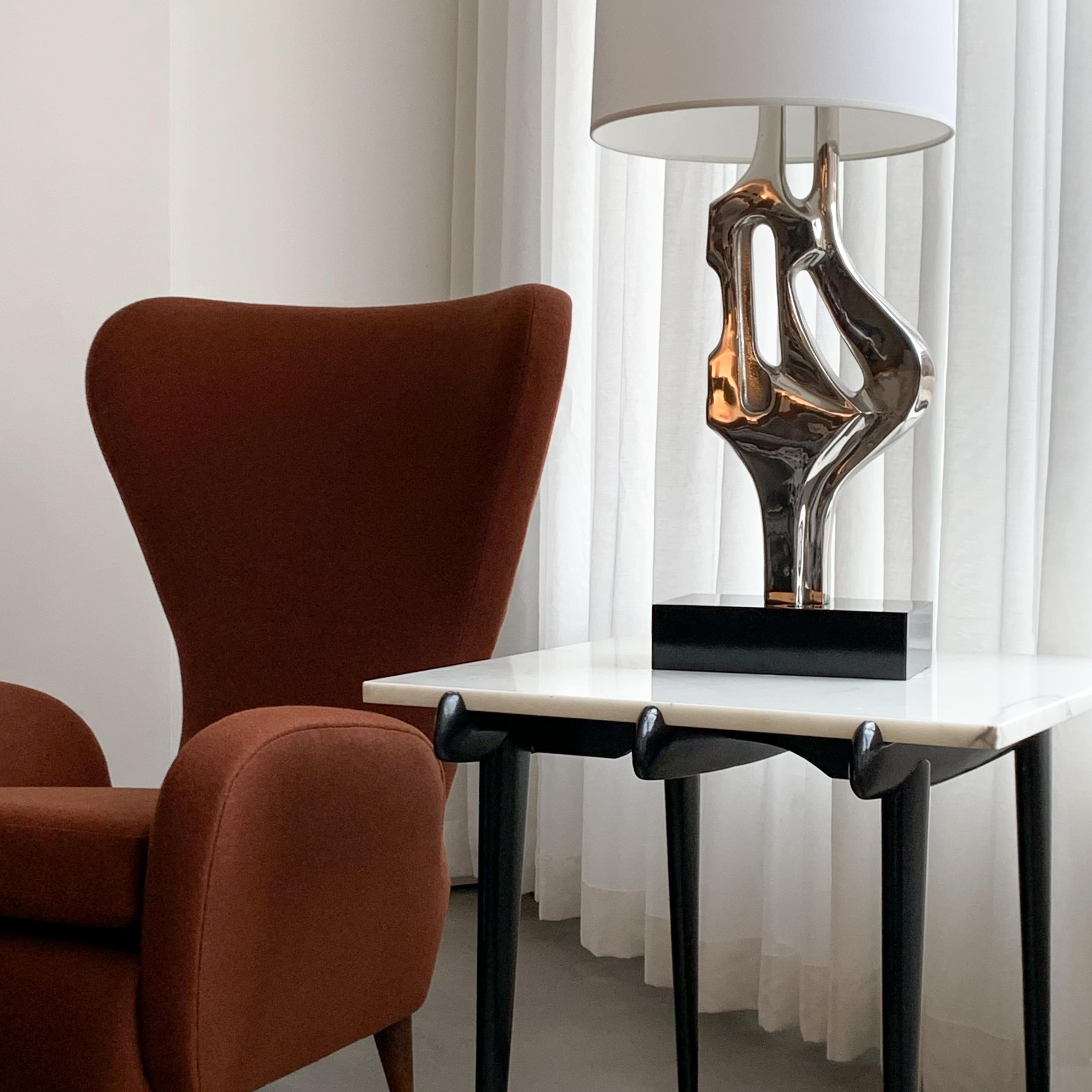 Incredible sculptural abstract table lamp in the style of Alain Chervet, France circa 1970s. Nickel plated modernist abstract sculpture mounted to a rectangular black laminate base. Black base measures 2.5