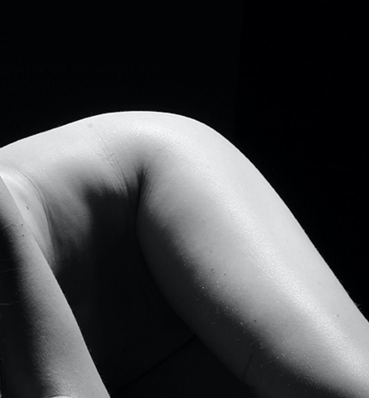 layer on the floor - Black Nude Photograph by ALAIN DAUSSIN 