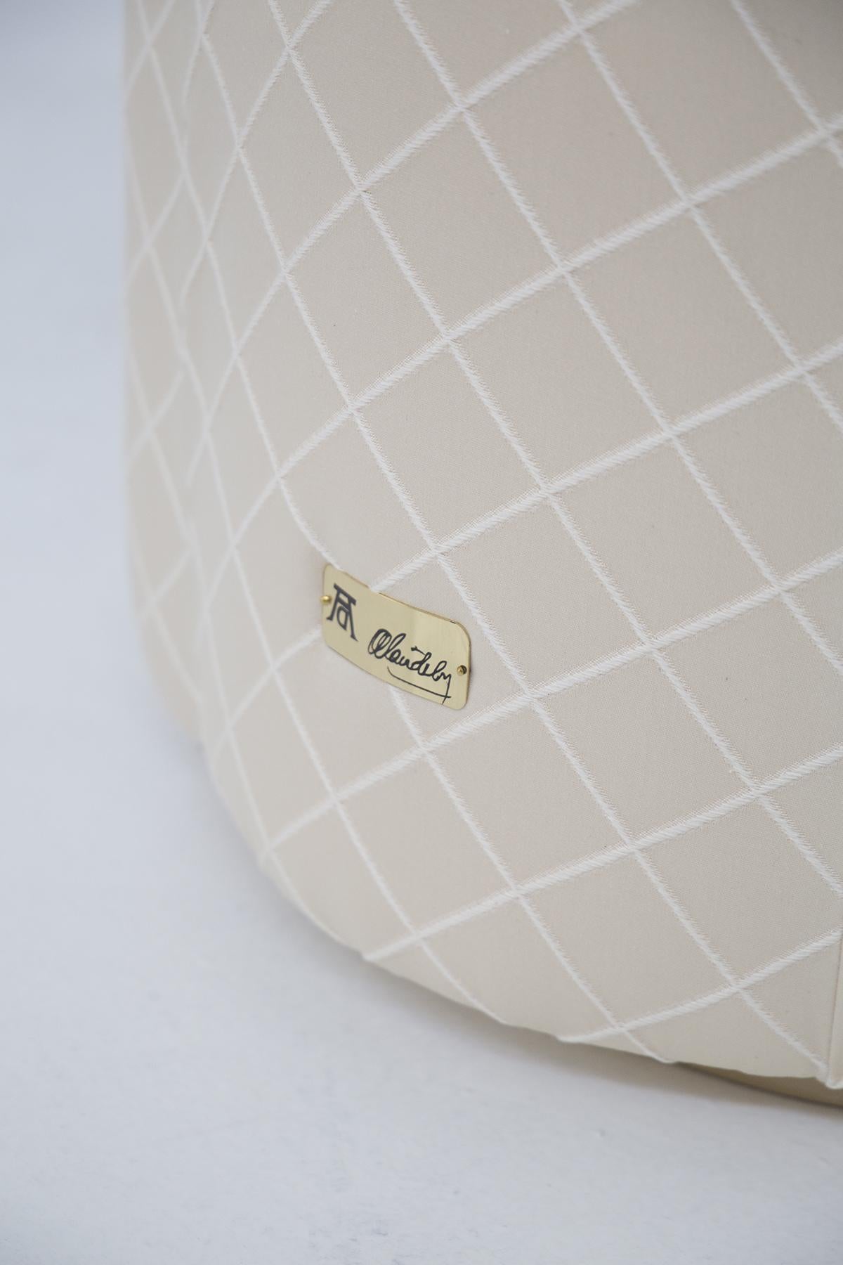 Alain Delon Vintage “Salon” White Pouf, Original Label In Good Condition In Milano, IT