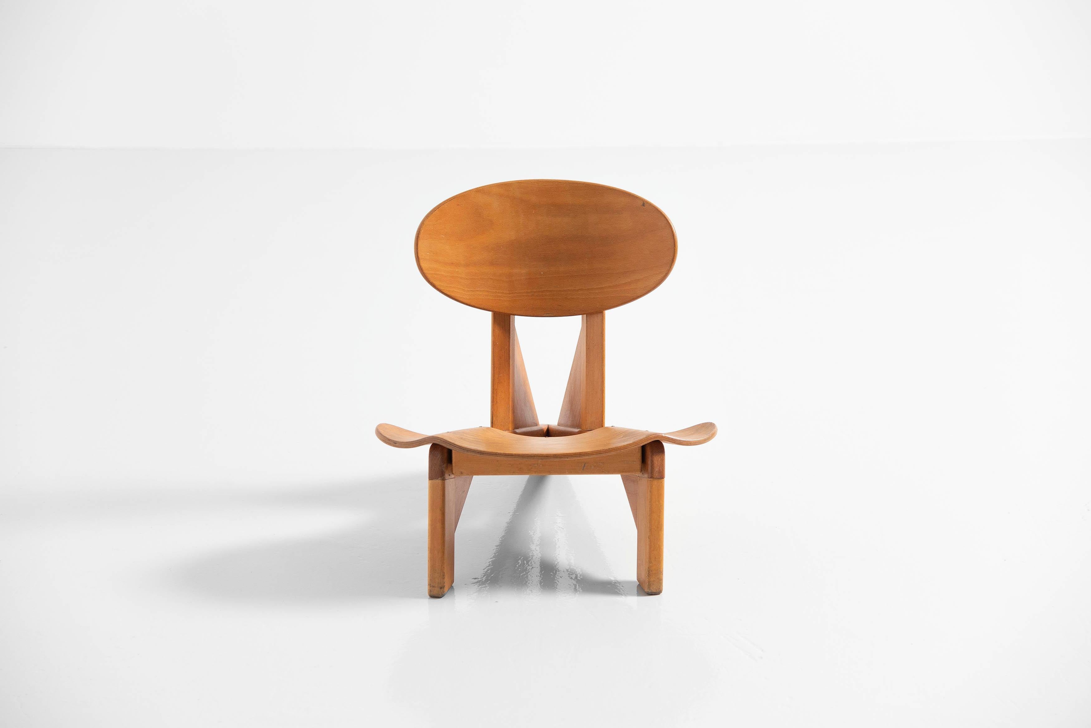 Français Chaise basse sculpturale Alain Gaubert France 1950