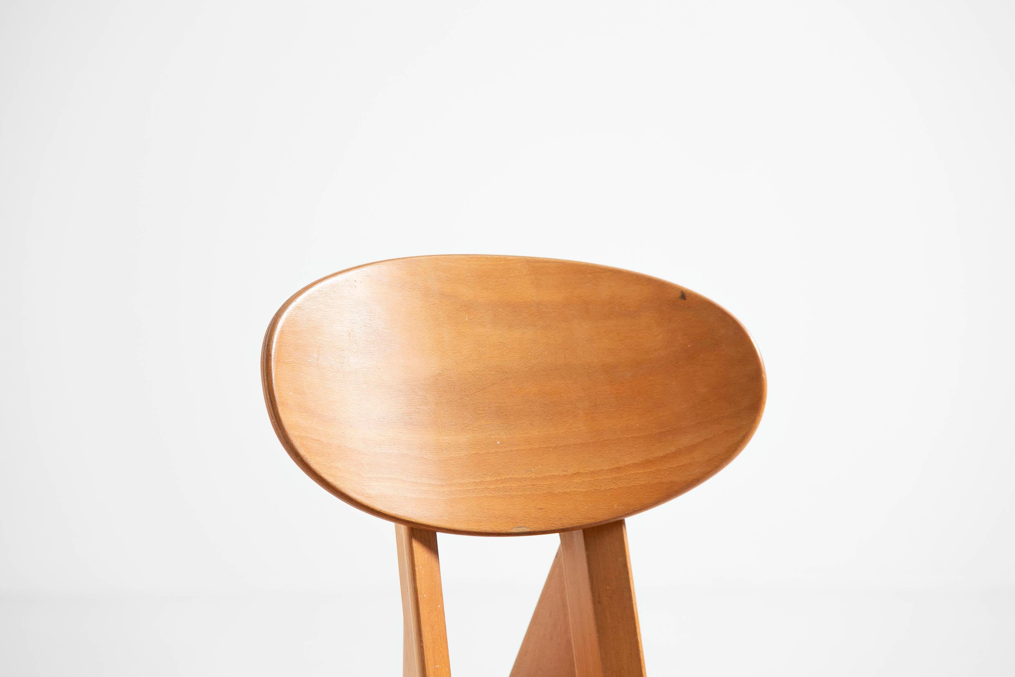 Milieu du XXe siècle Chaise basse sculpturale Alain Gaubert France 1950