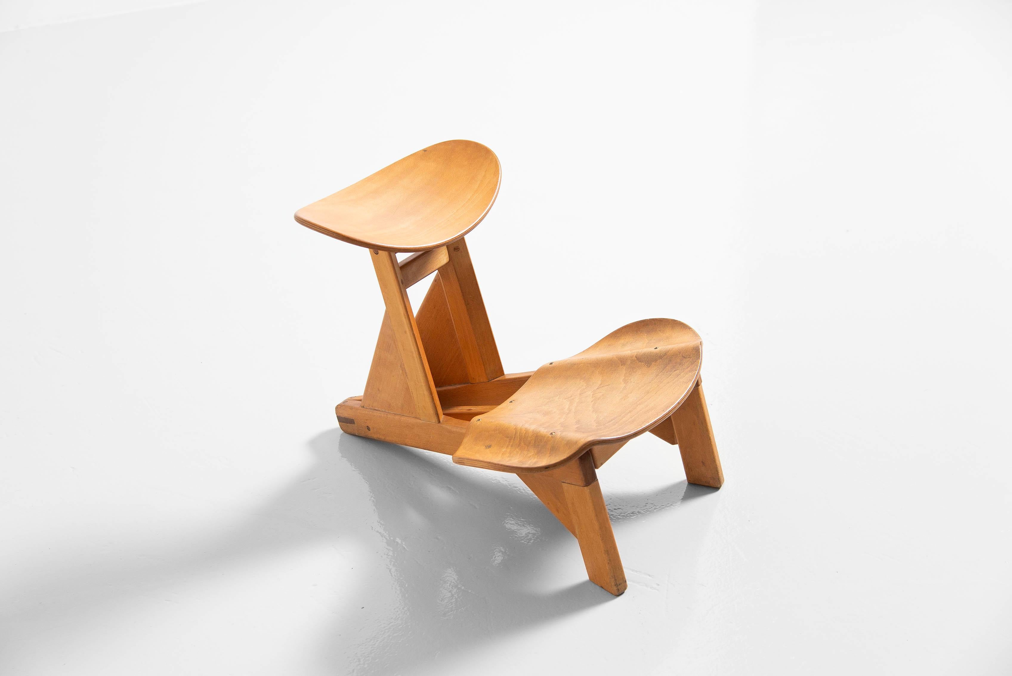 Chaise basse sculpturale Alain Gaubert France 1950 1