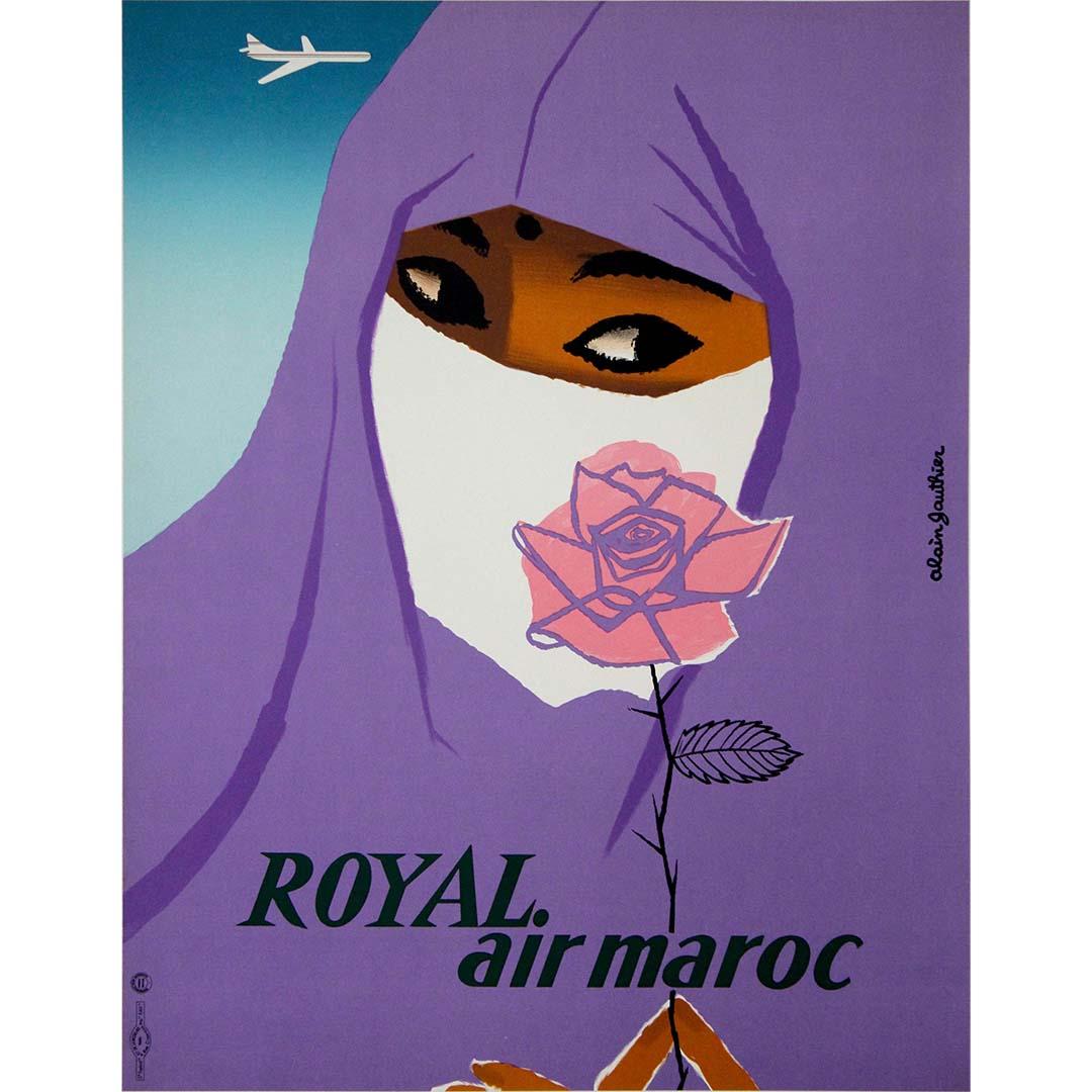 L'affiche de voyage originale de 1958 réalisée par Alain Gauthier pour Royal Air Maroc incarne l'essence de l'aventure et de la découverte synonyme de voyage aérien au Maroc. Avec sa typographie audacieuse et son design épuré, l'affiche incarne