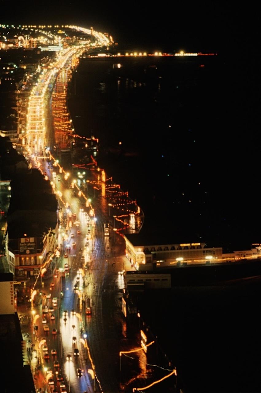 Color Photograph de Alain Le Garsmeur - Blackpool de noche - edición limitada firmada