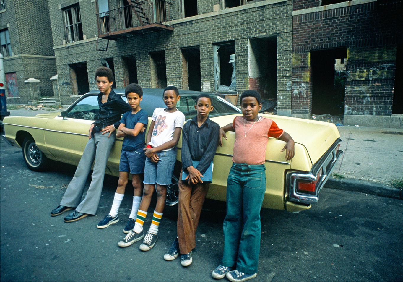 Alain Le Garsmeur Color Photograph - Bronx Teenagers