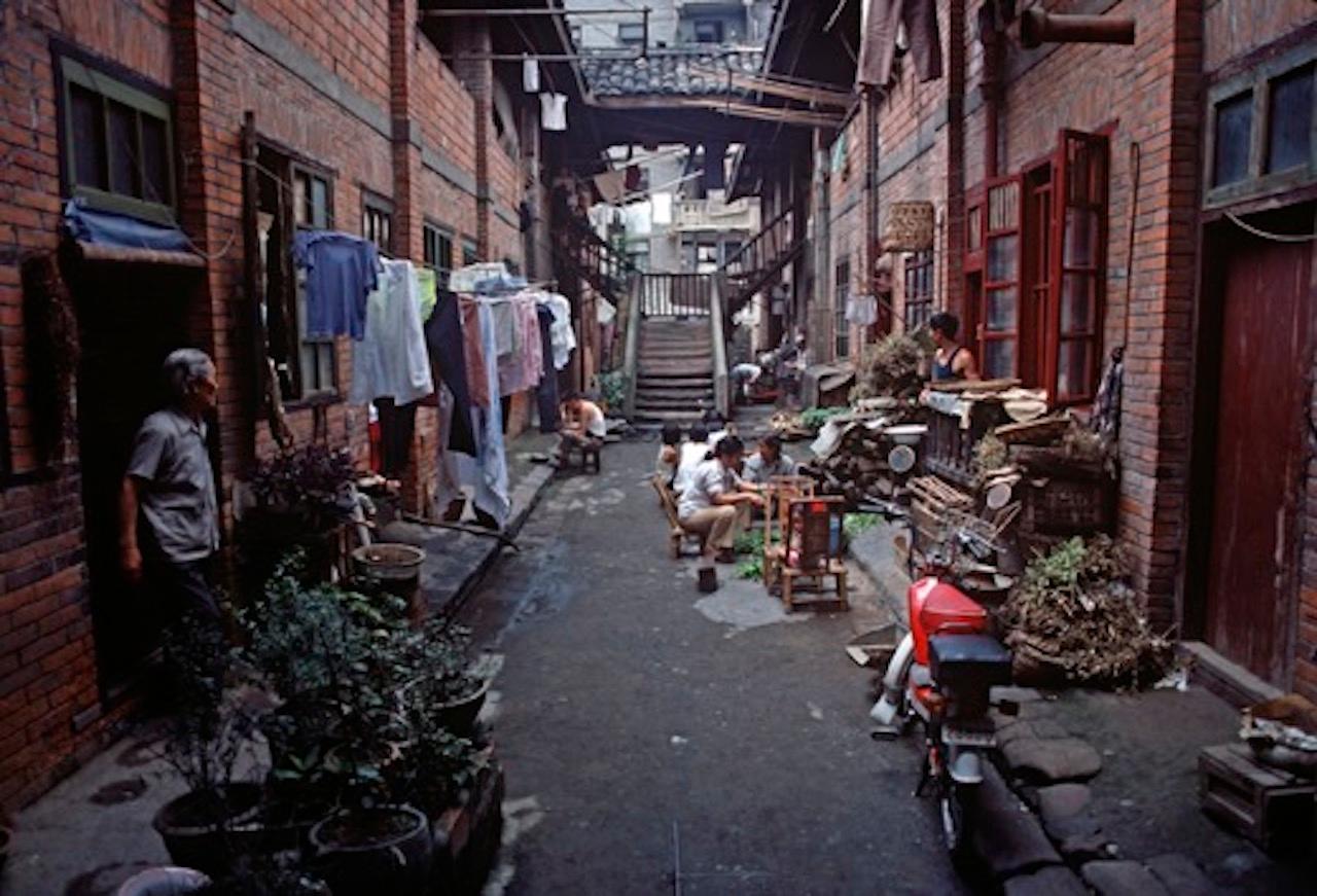 Alain Le Garsmeur Color Photograph – „Chengdu City Life“ 1985 Limitierte Auflage Archivalischer Pigmentdruck 