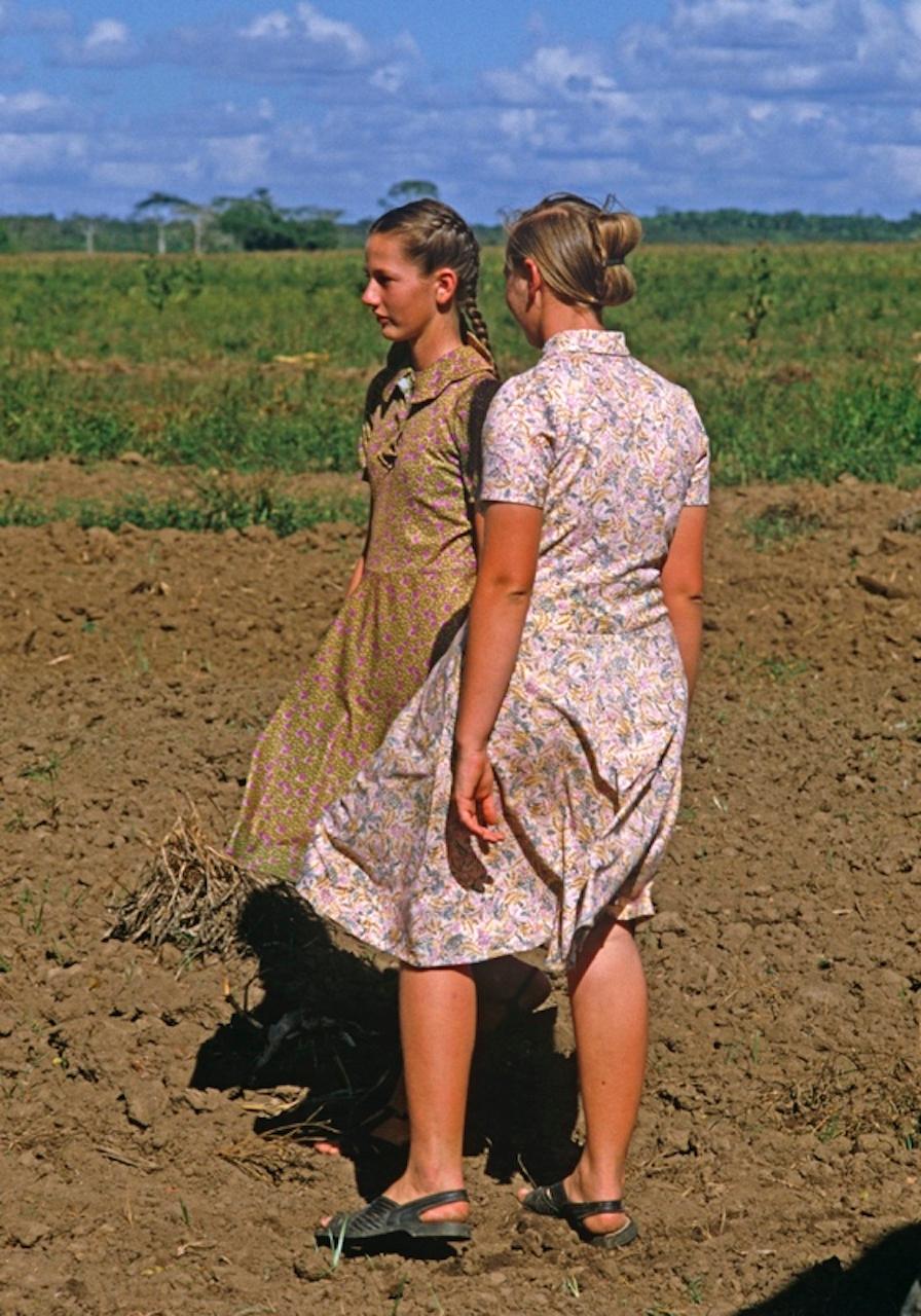Field Girls by Alain Le Garsmeur
Mennonite girls working in fields, Spanish Lookout Settlement, Belize, Central America, June 1985.

Paper size 20 x 16 inches / 50 x 40 cm
Printed in 2022 - produced from the original transparency
Archival Pigment