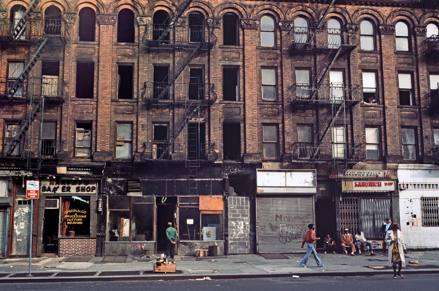 Alain Le Garsmeur Color Photograph – Harlem 1978  (Überformat C Type print) Limitierte Auflage 