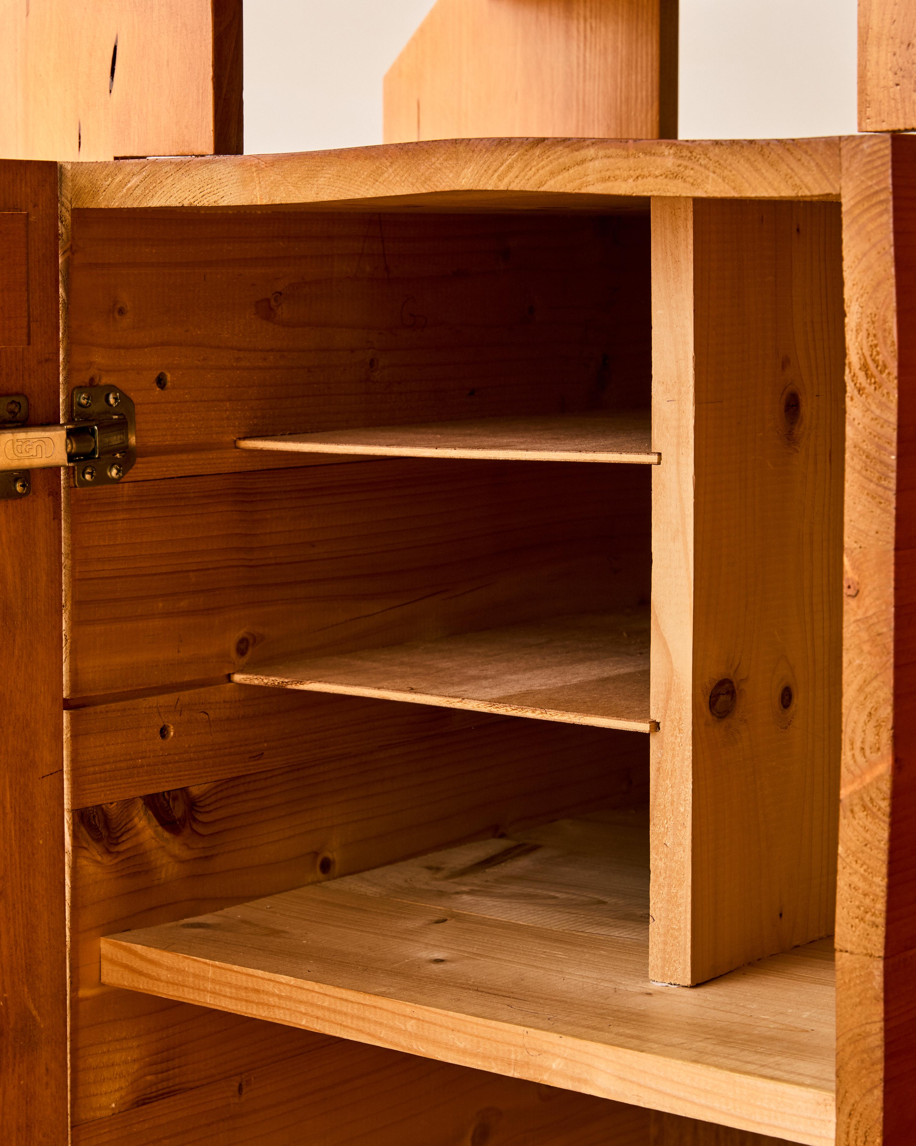 Buffet en pin Alain Marcoz c. 1970 en vente 4